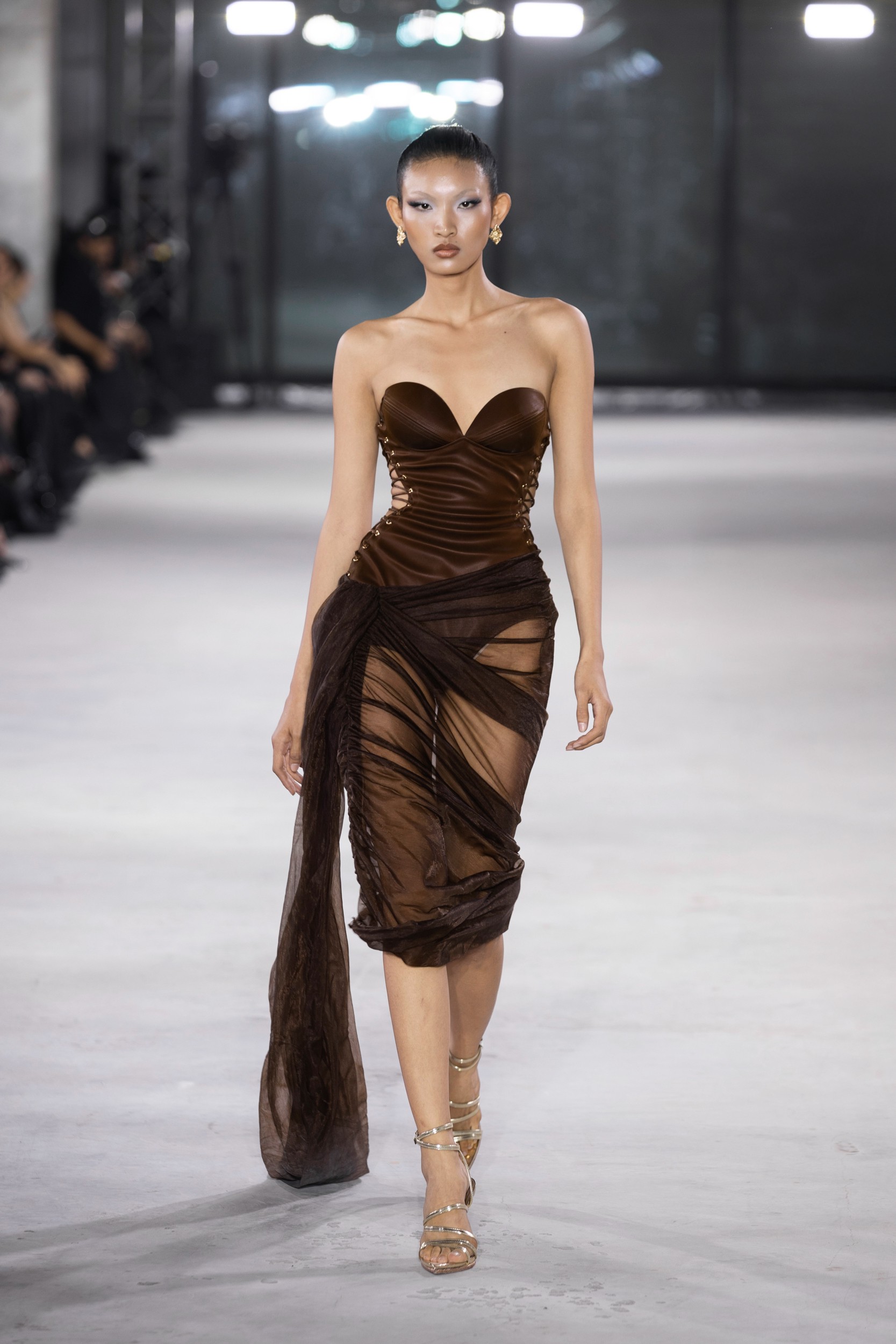 Hinh anh Emerge 2025 by Đỗ Long: Vẻ đẹp tái sinh từ những góc cạnh thô mộc 9