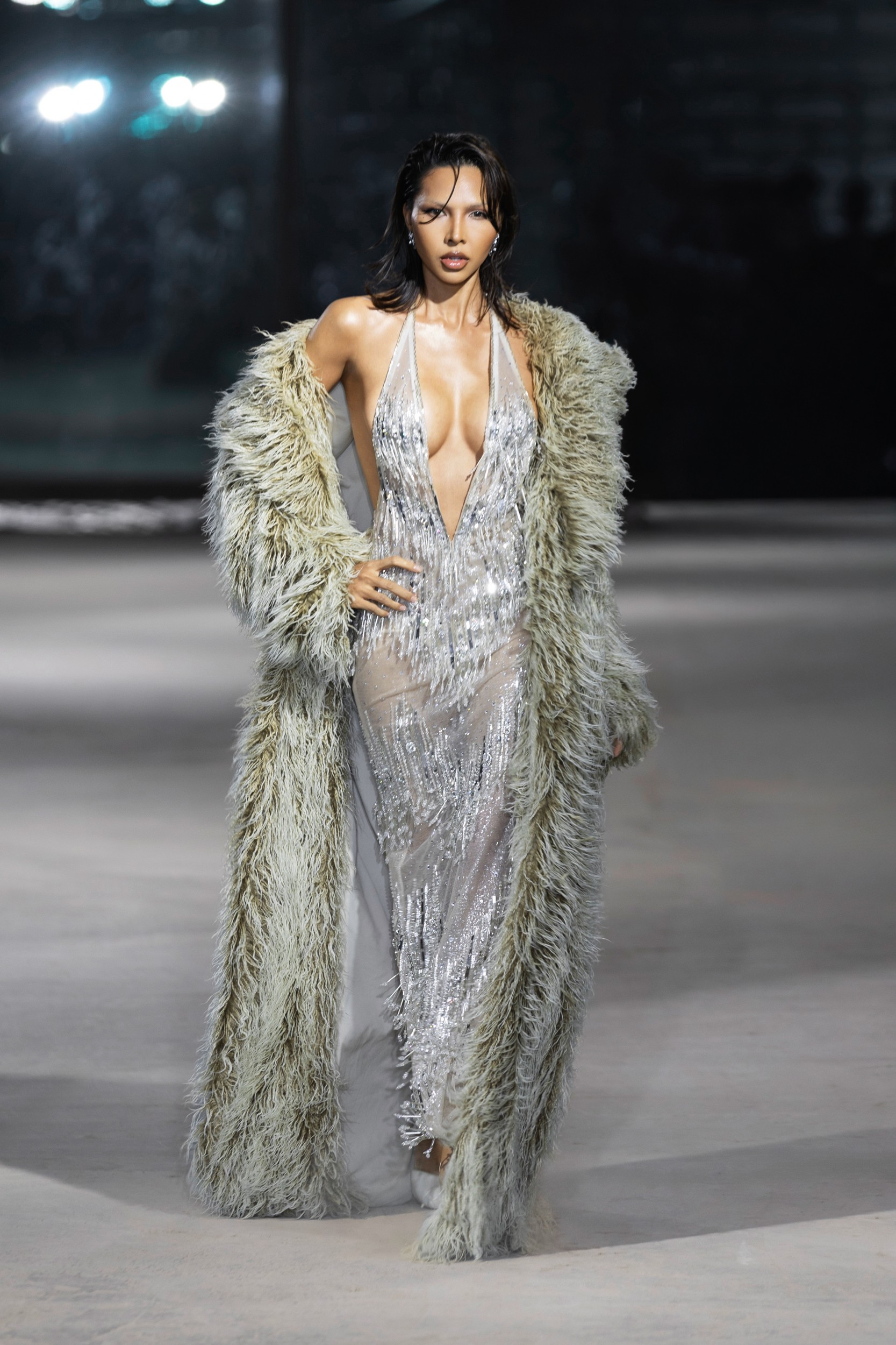 Hinh anh Emerge 2025 by Đỗ Long: Vẻ đẹp tái sinh từ những góc cạnh thô mộc 13