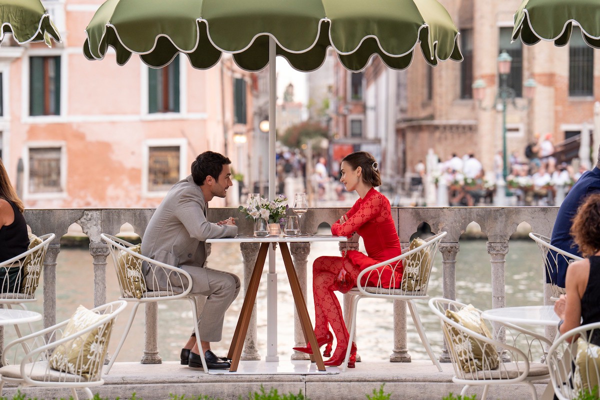 Hinh anh Review phim 'Emily in Paris 5': Bối cảnh mới nhưng vibe quen, liệu còn đáng xem? 1