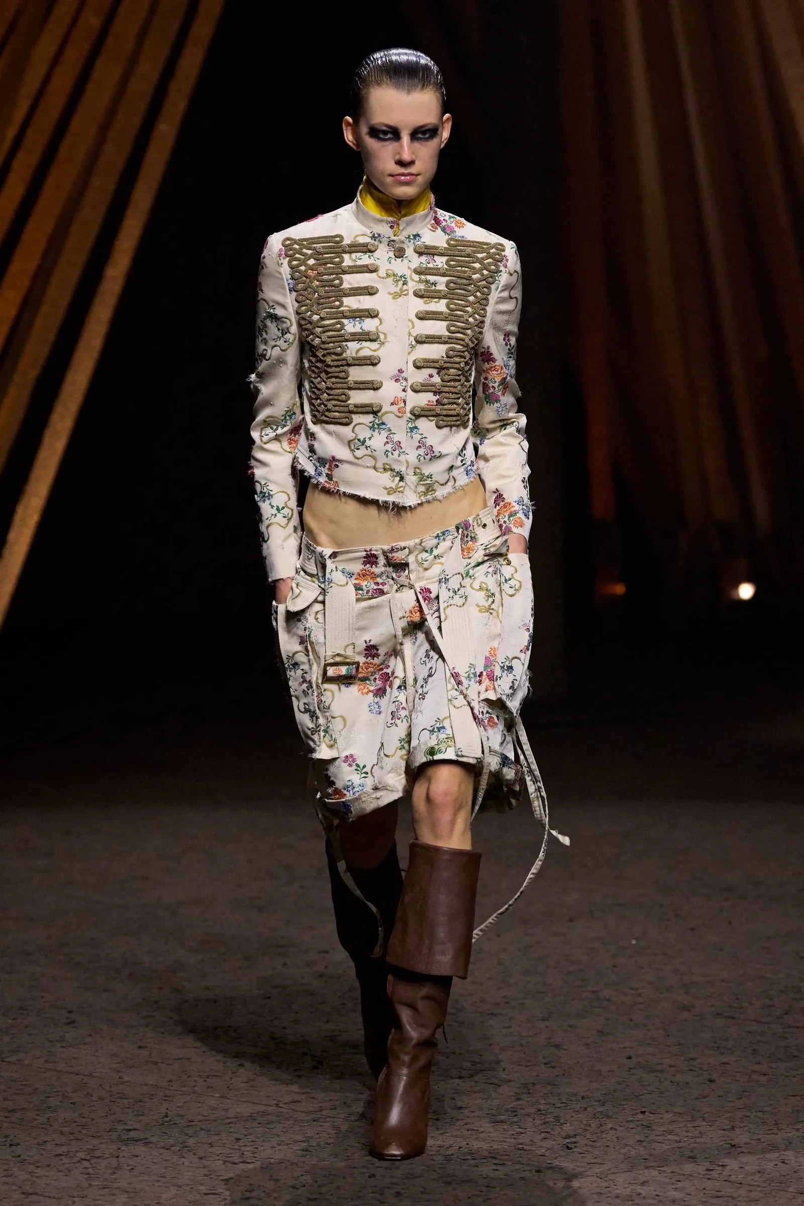 Hinh anh Áo khoác Napoleon trở lại: Khi tinh thần quân phục bước vào thời trang đương đại 30