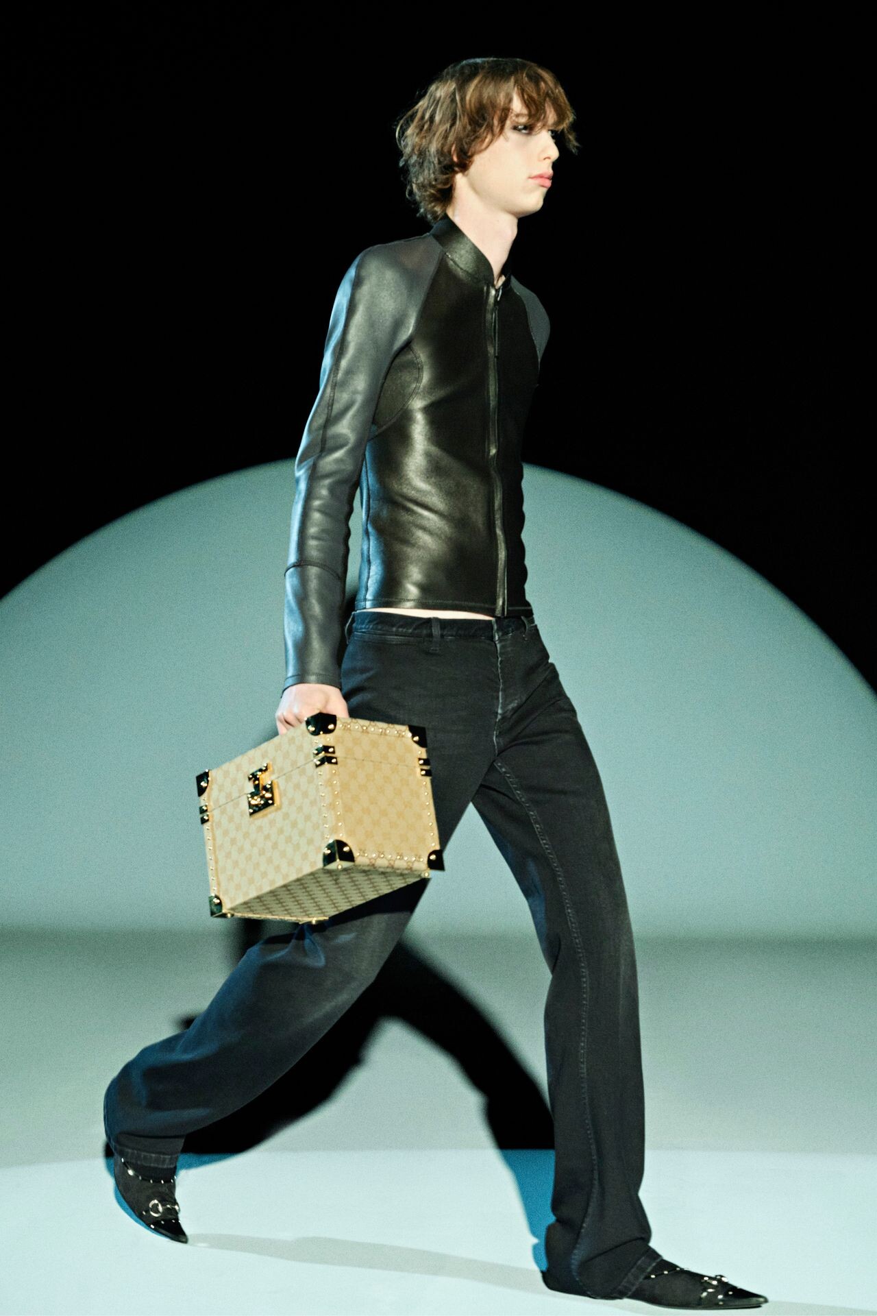 Hinh anh Phom dáng ôm sát và sự dịch chuyển thẩm mỹ trong thời trang nam 9