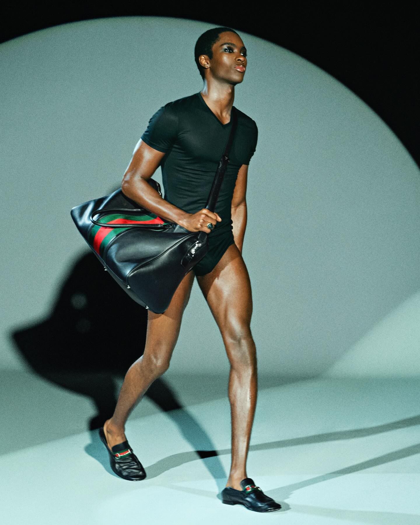 Hinh anh Phom dáng ôm sát và sự dịch chuyển thẩm mỹ trong thời trang nam 13