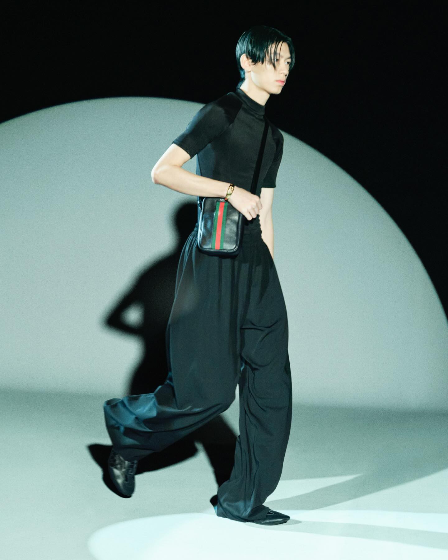 Hinh anh Phom dáng ôm sát và sự dịch chuyển thẩm mỹ trong thời trang nam 11