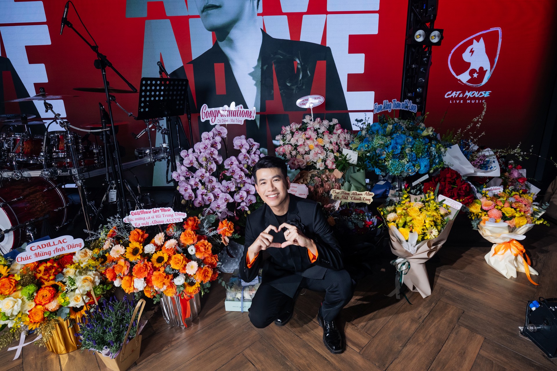 Hinh anh Album 'ALIVE': Dấu ấn mới trong hành trình 15 năm của Hồ Trung Dũng 3