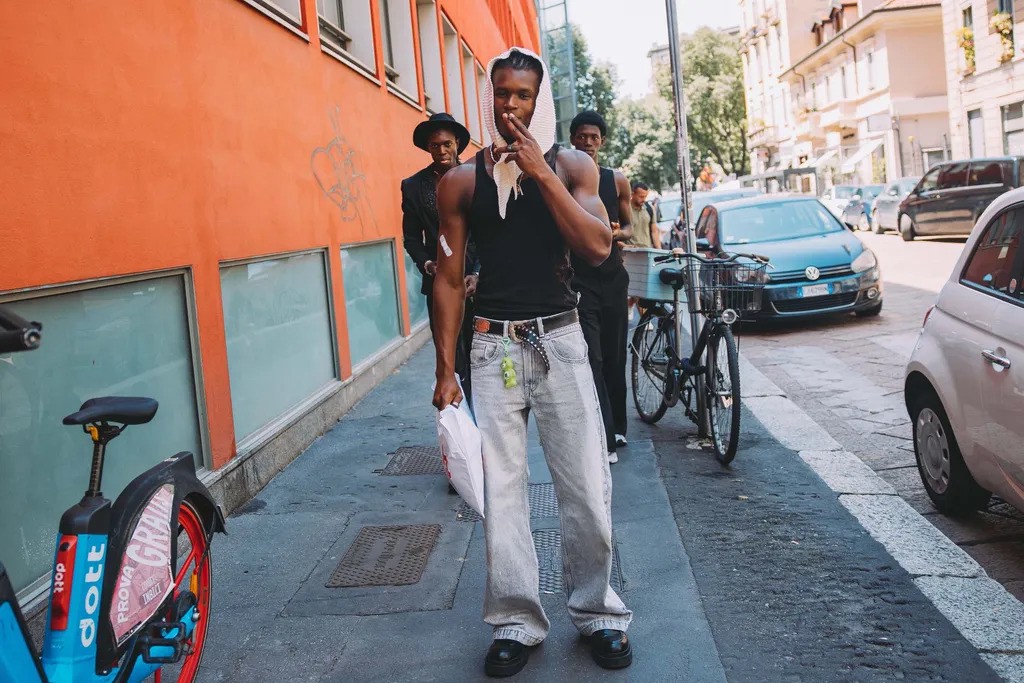 Hinh anh Phom dáng ôm sát và sự dịch chuyển thẩm mỹ trong thời trang nam 26