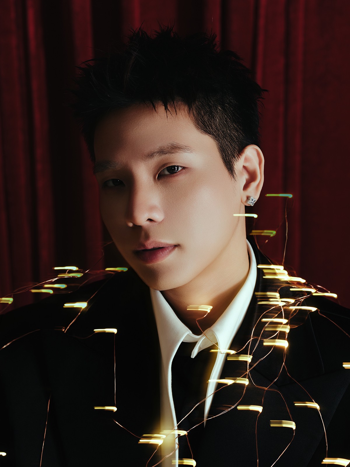 Hinh anh Mùa đông ở Hà Nội những ngày cuối năm cũng lạnh lắm, Quân nhớ đến không gian và khoảng thời gian ngồi trên ghế nhà trường để có ý tưởng cho ca khúc này. Ra vào dịp Noel, Quân mong đây là món quà ngọt ngào gửi tặng fan của Quân, mong mọi người có một Giáng sinh ấm áp - nam ca sĩ chia sẻ 3