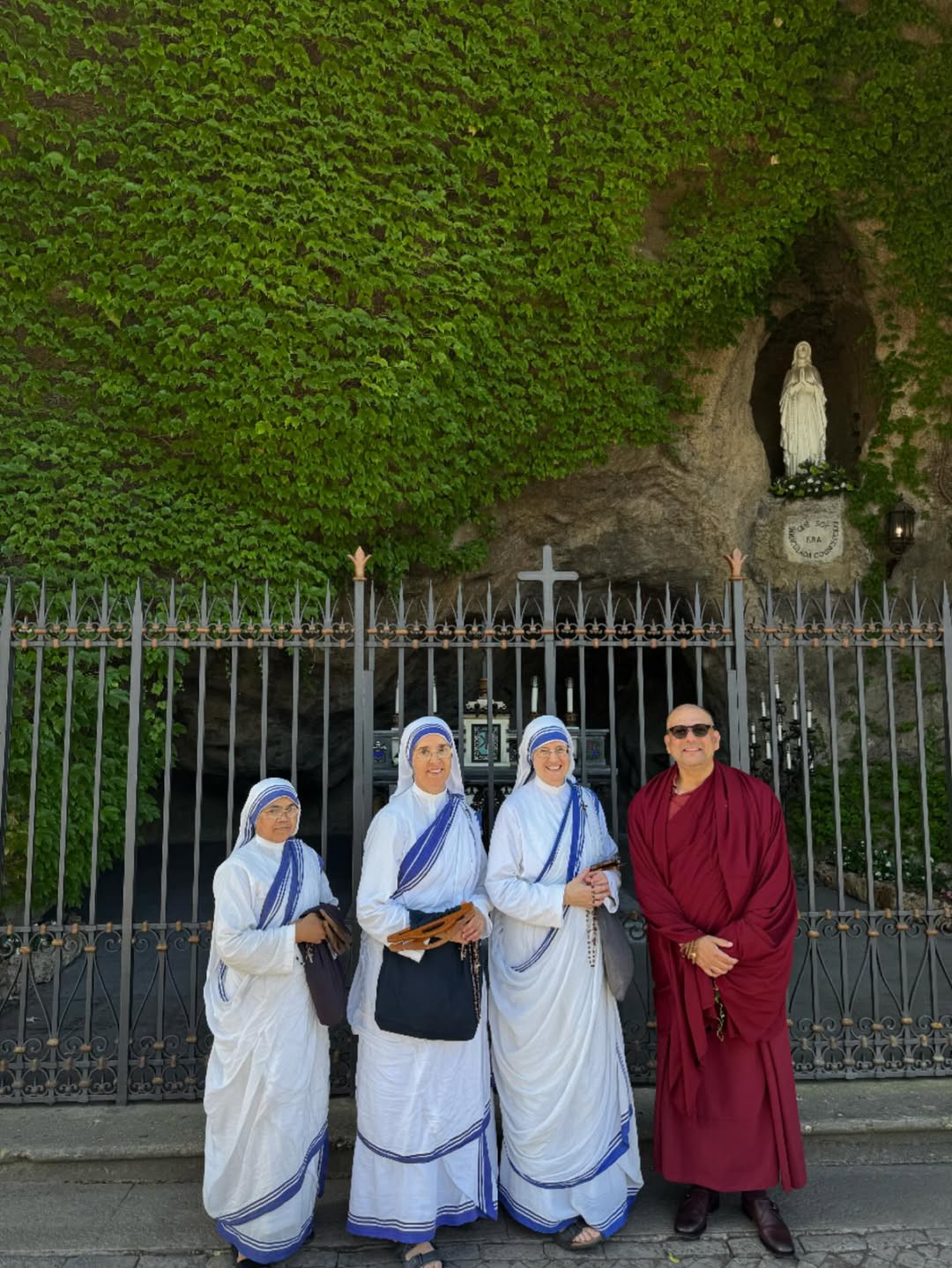 Hinh anh Sách hồi ký 'Về miền bí ẩn': Lời gọi trong mơ dẫn lối một đời phi thường 2