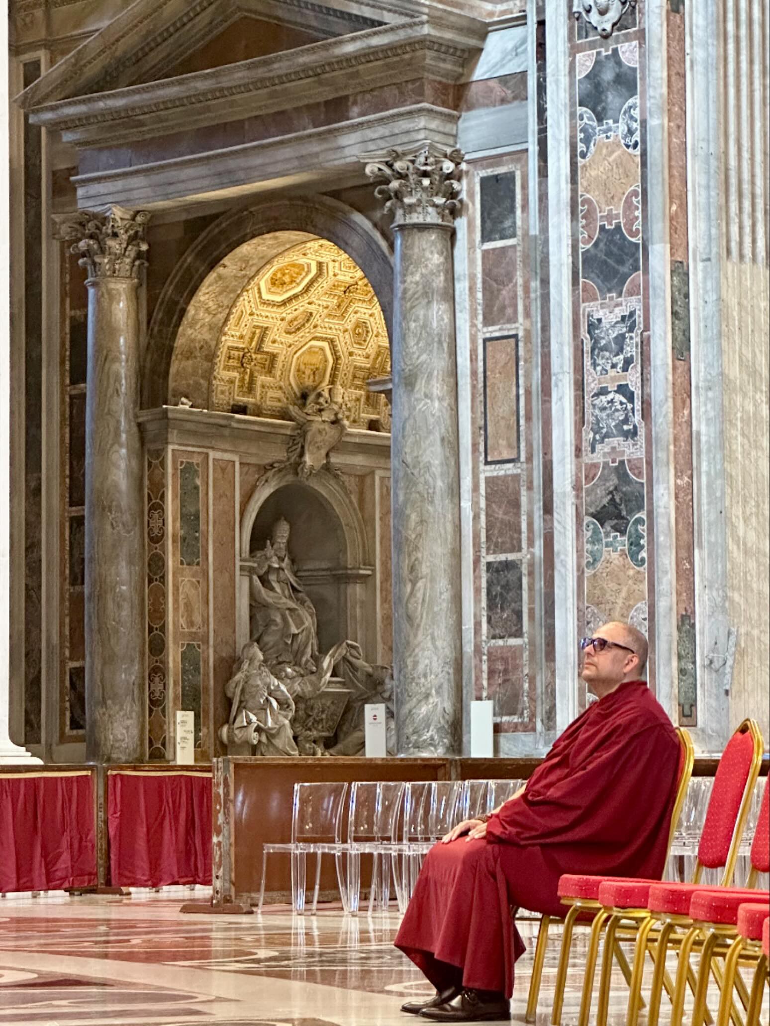 Hinh anh Sách hồi ký 'Về miền bí ẩn': Lời gọi trong mơ dẫn lối một đời phi thường 1