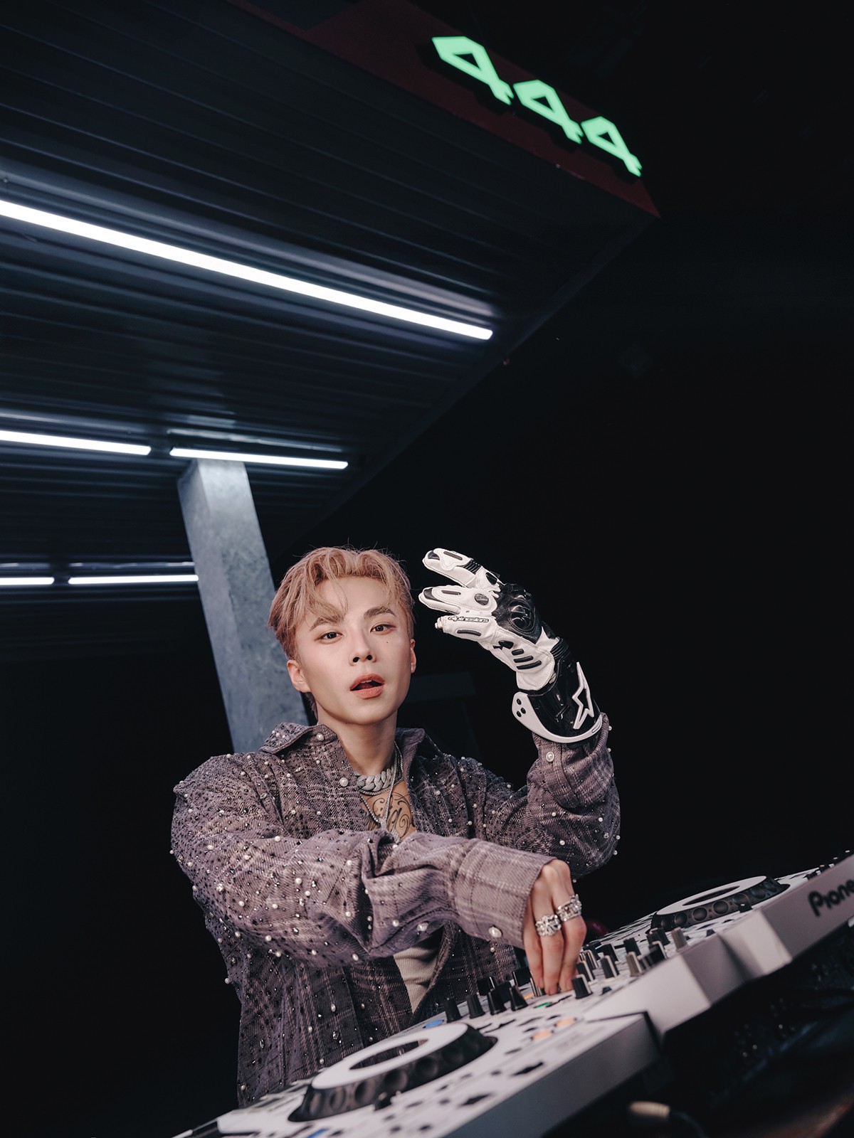 Hinh anh Bữa tiệc âm nhạc sôi động cùng 'phù thủy âm nhạc' Gen Z WOKEUP 1