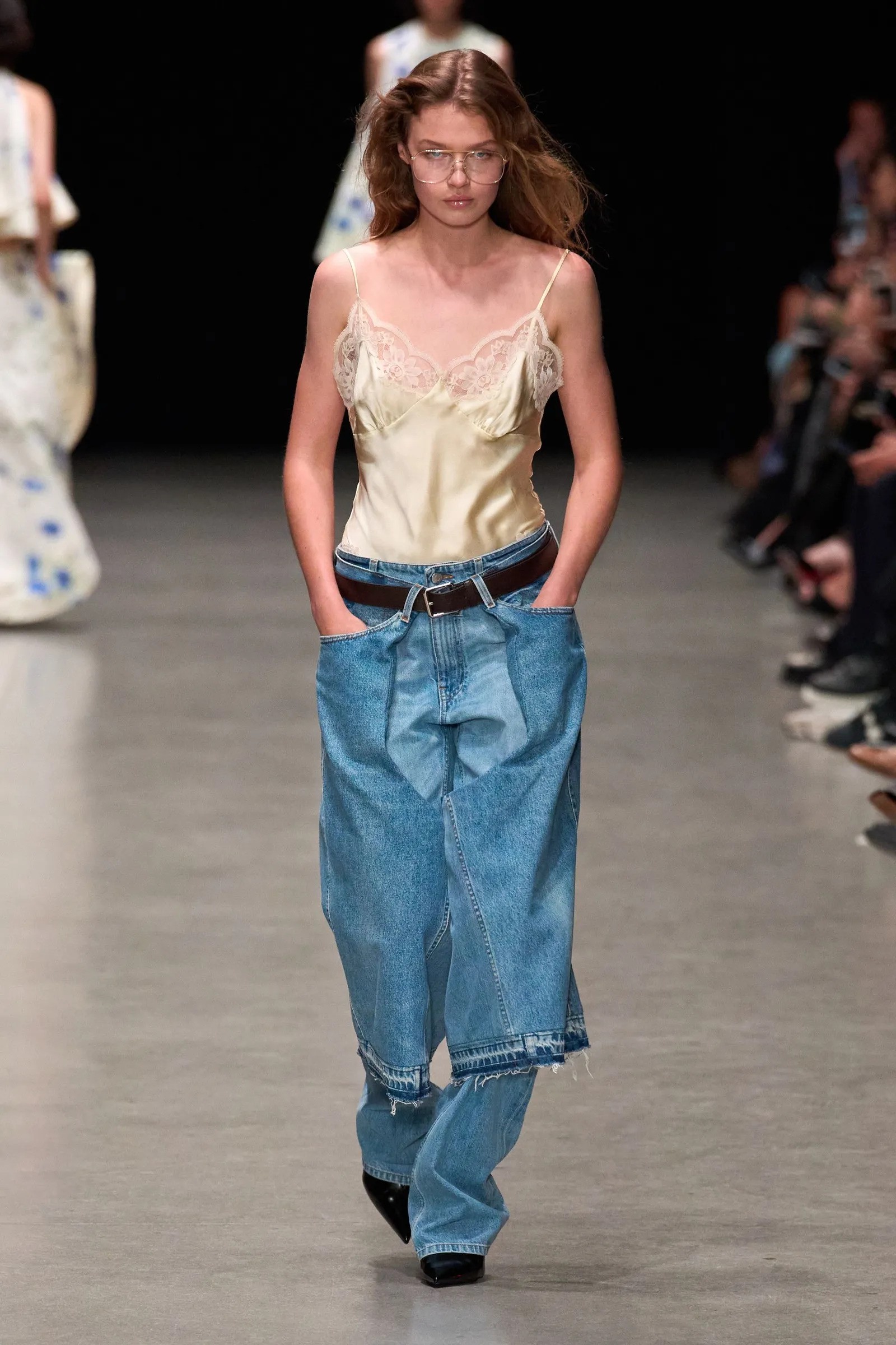 Hinh anh 8 mẹo phối đồ đáng học nhất từ sàn diễn Xuân Hè 2026 25