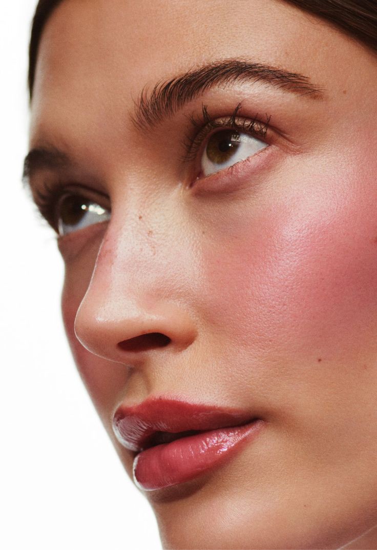 Hinh anh Bảng màu đa sắc trở thành xu hướng trang điểm chủ đạo của năm 2026 14