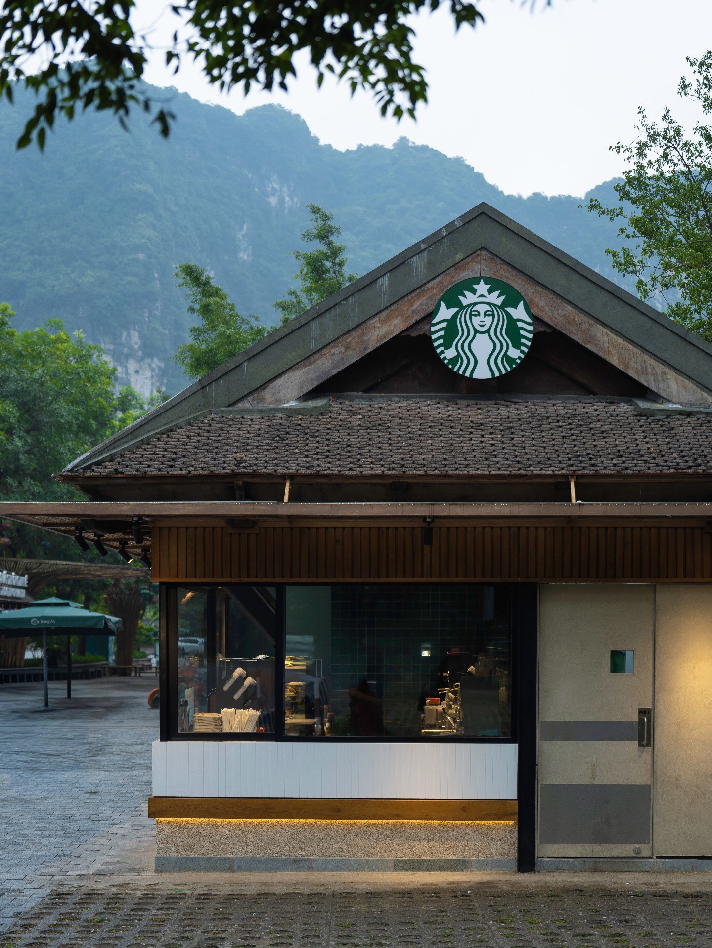 Hinh anh Bản địa hóa và câu chuyện "thế giới" học cách ở lại Việt Nam 1