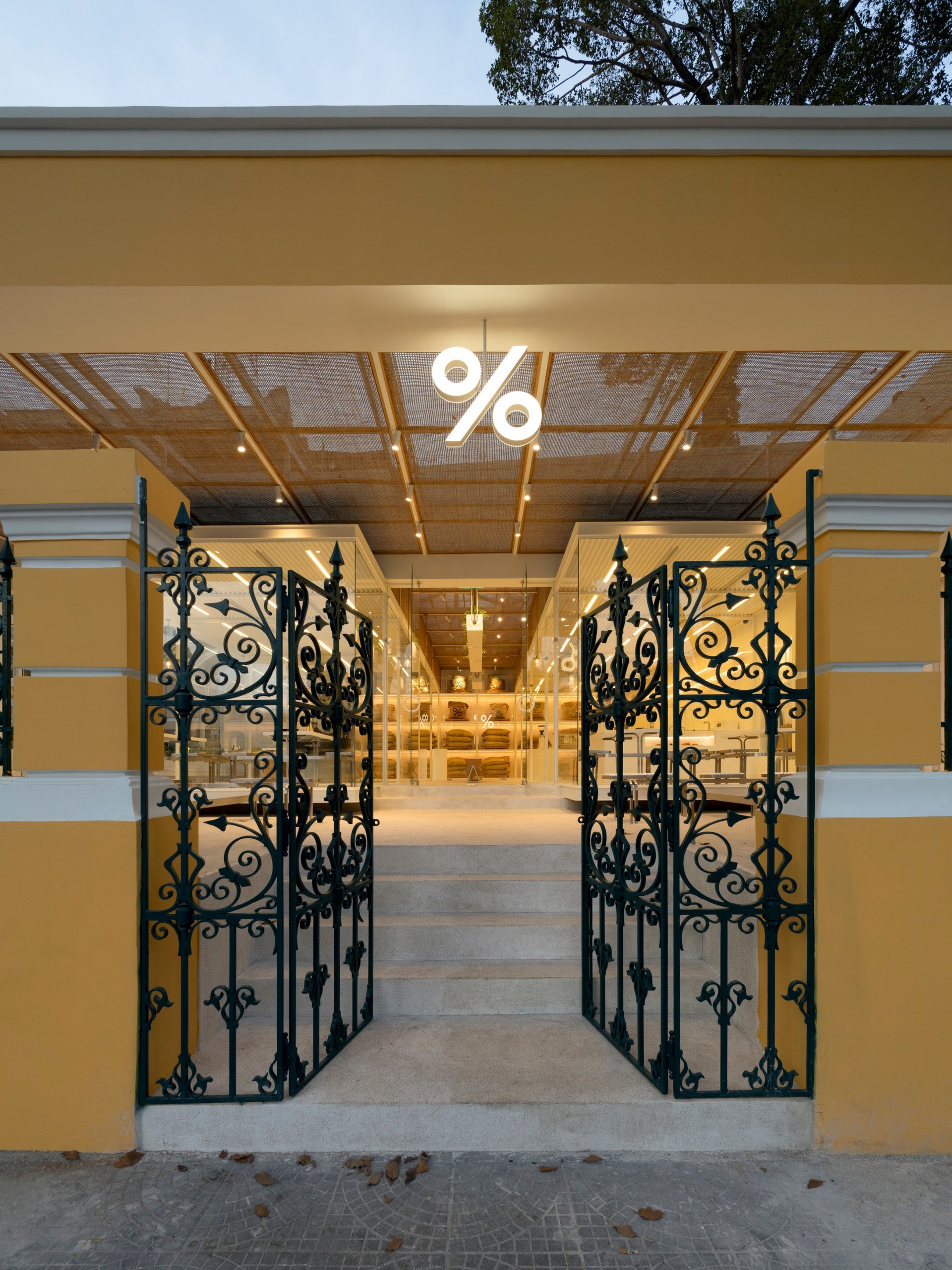 Hinh anh Bản địa hóa và câu chuyện "thế giới" học cách ở lại Việt Nam 11