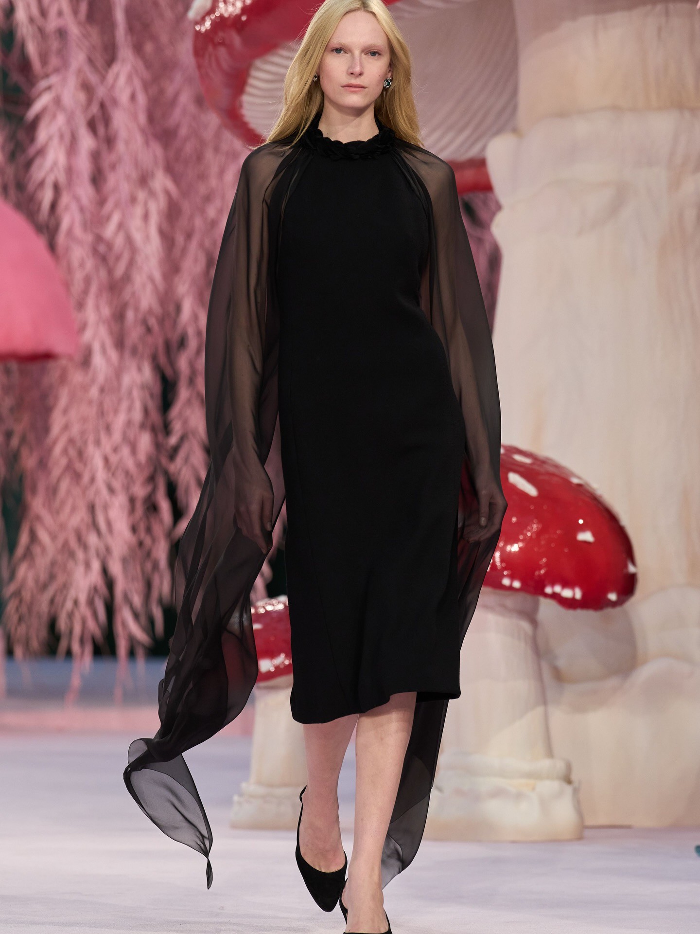 Hinh anh Haute Couture SS26: Những cây nấm, chú chim và xứ sở thần tiên Chanel 10