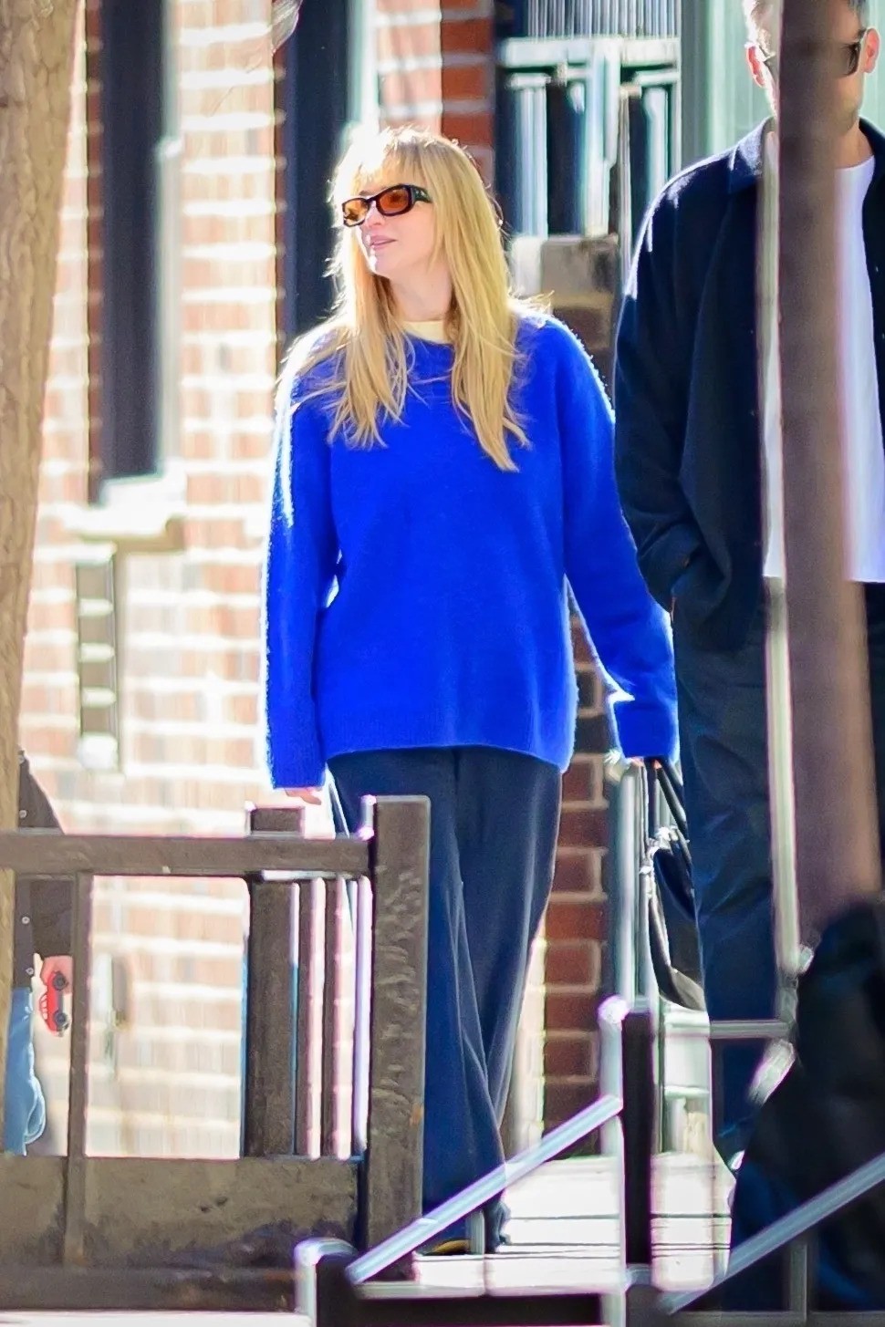 Hinh anh Xanh cobalt: gam màu đang chiếm lĩnh cả thảm đỏ lẫn đời sống của sao Hollywood 10