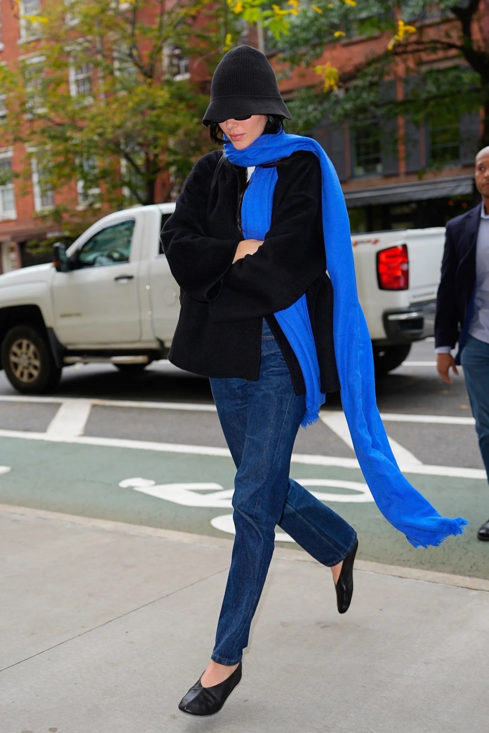 Hinh anh Xanh cobalt: gam màu đang chiếm lĩnh cả thảm đỏ lẫn đời sống của sao Hollywood 11