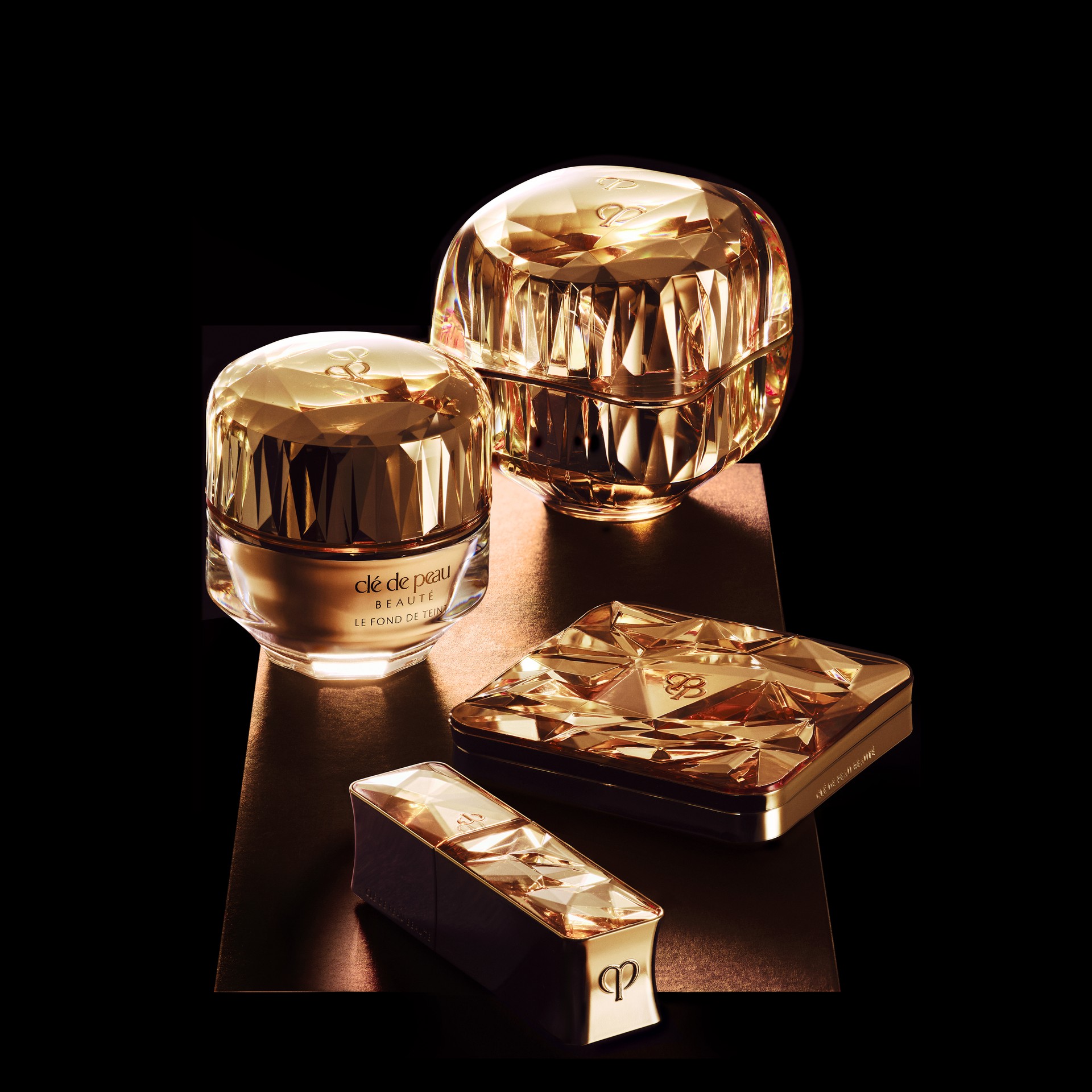 Hinh anh Sắc vàng kim hòa quyện trong bộ sưu tập Diamond Class của Clé de Peau Beauté 1