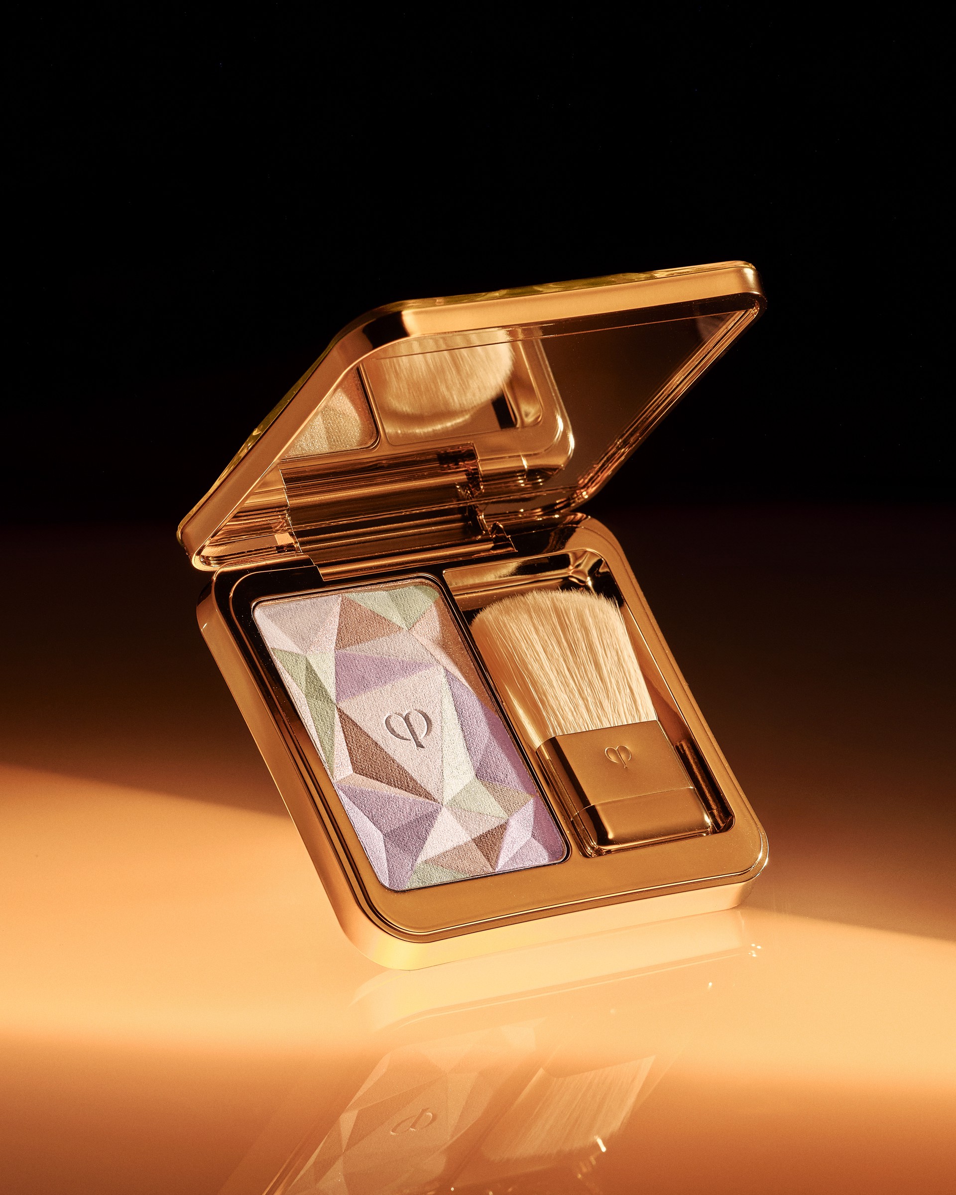 Hinh anh Sắc vàng kim hòa quyện trong bộ sưu tập Diamond Class của Clé de Peau Beauté 5