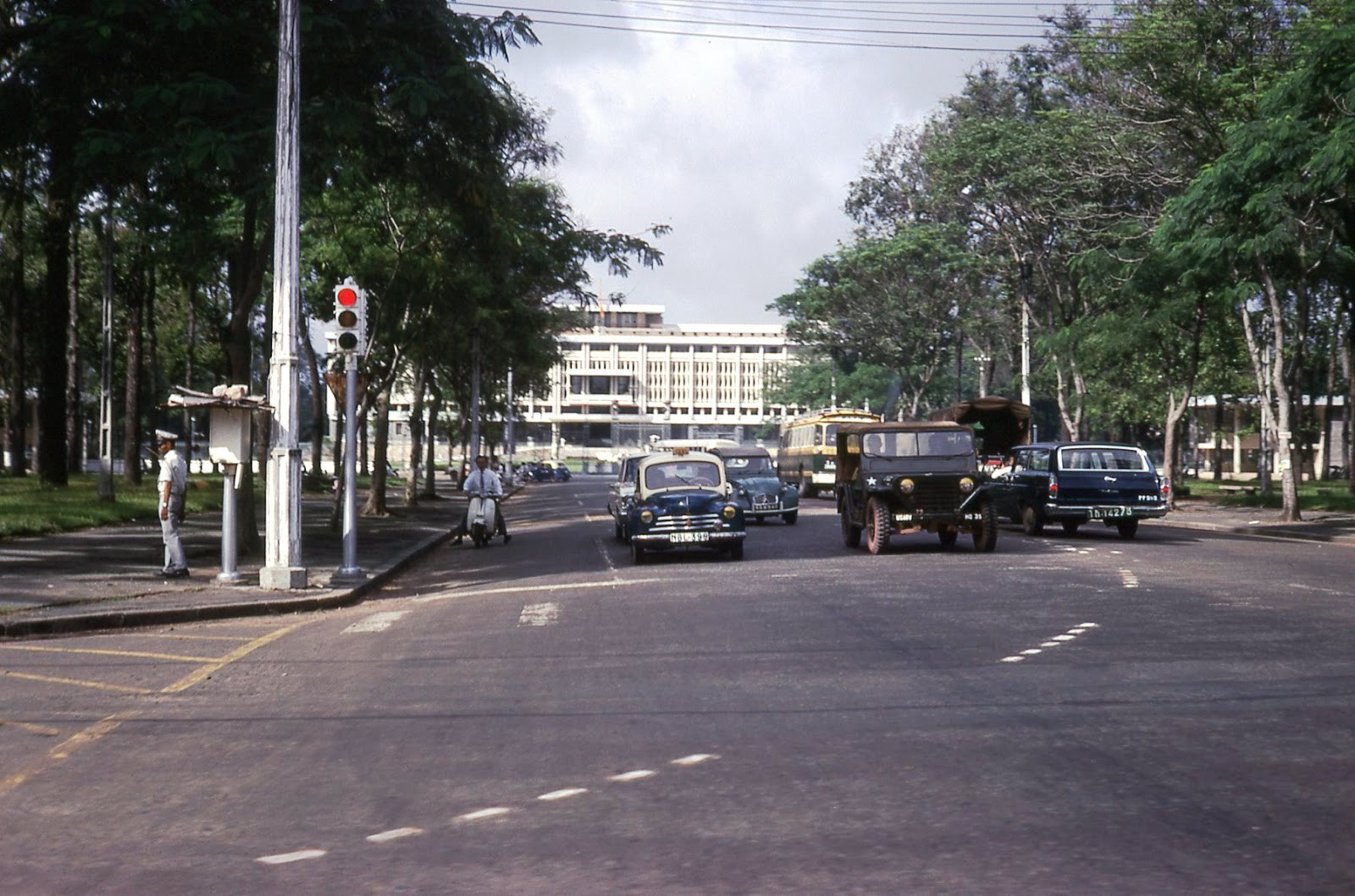 Hinh anh Sống bám đá, chết hóa đá, thành bất tử - Lời thề tạc vào báng súng của liệt sĩ Nguyễn Viết Ninh đã trở thành nhịp thở chung của mảnh đất Vị Xuyên, biến những đỉnh núi trập trùng thành những tượng đài kiêu hãnh giữa mây ngàn. 5