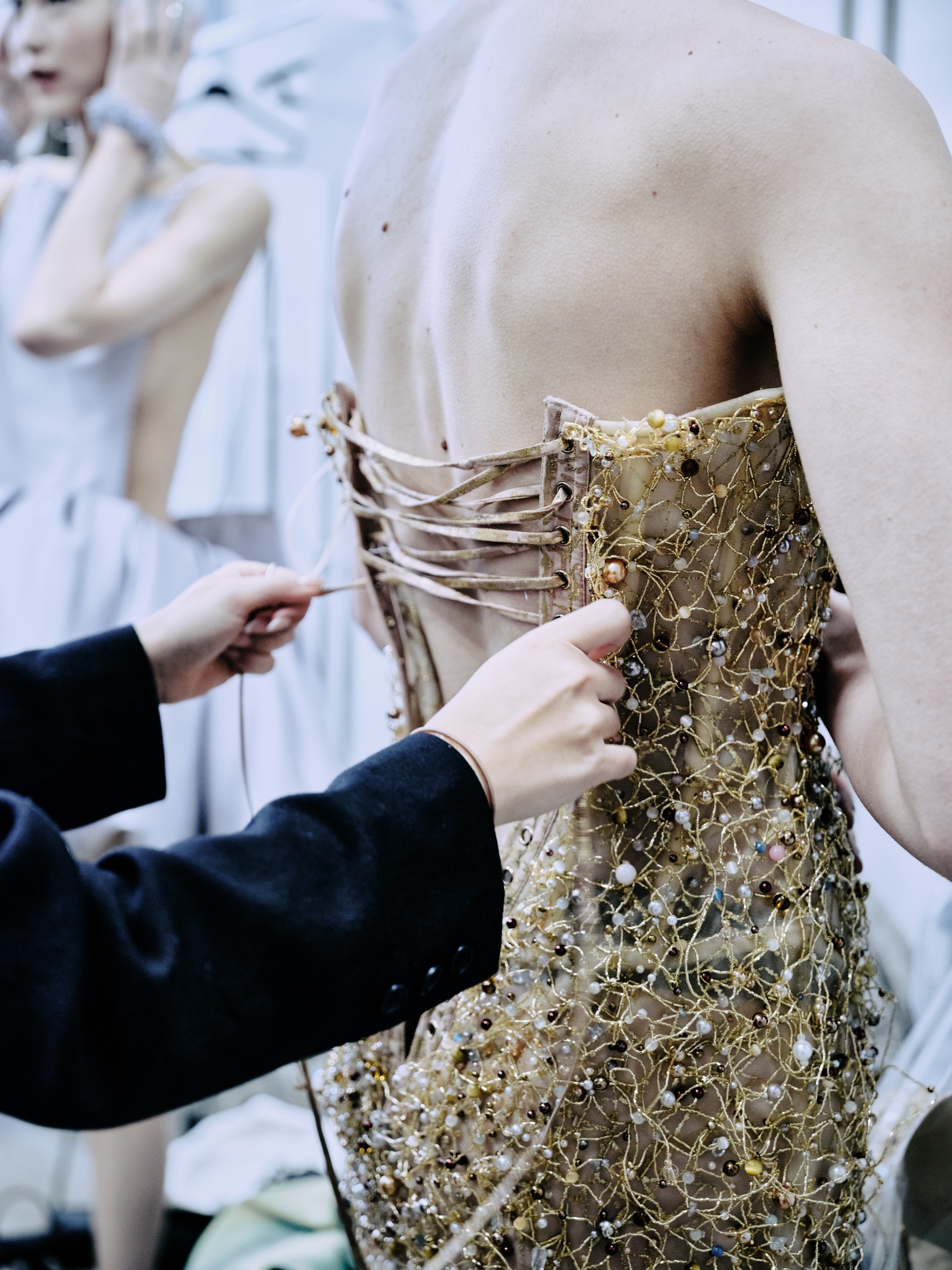 Hinh anh Phan Huy dệt nên giấc mộng hoàng triều với "Cành Vàng Lá Ngọc" tại Haute Couture SS26 18