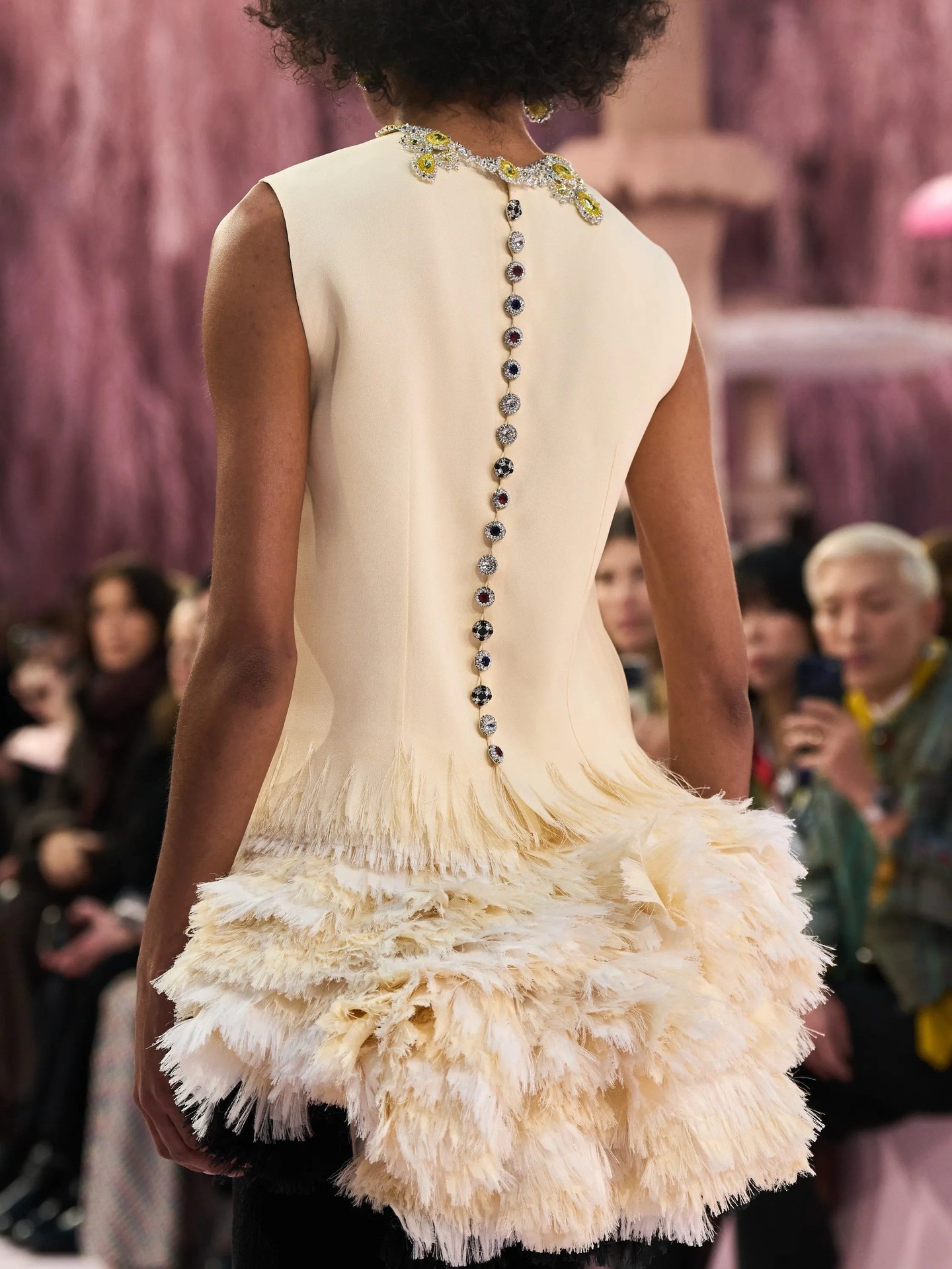 Hinh anh Haute Couture SS26: Những cây nấm, chú chim và xứ sở thần tiên Chanel 18