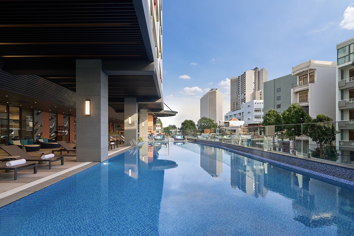 ho boi ngoai troi tai four points by sheraton nha trang