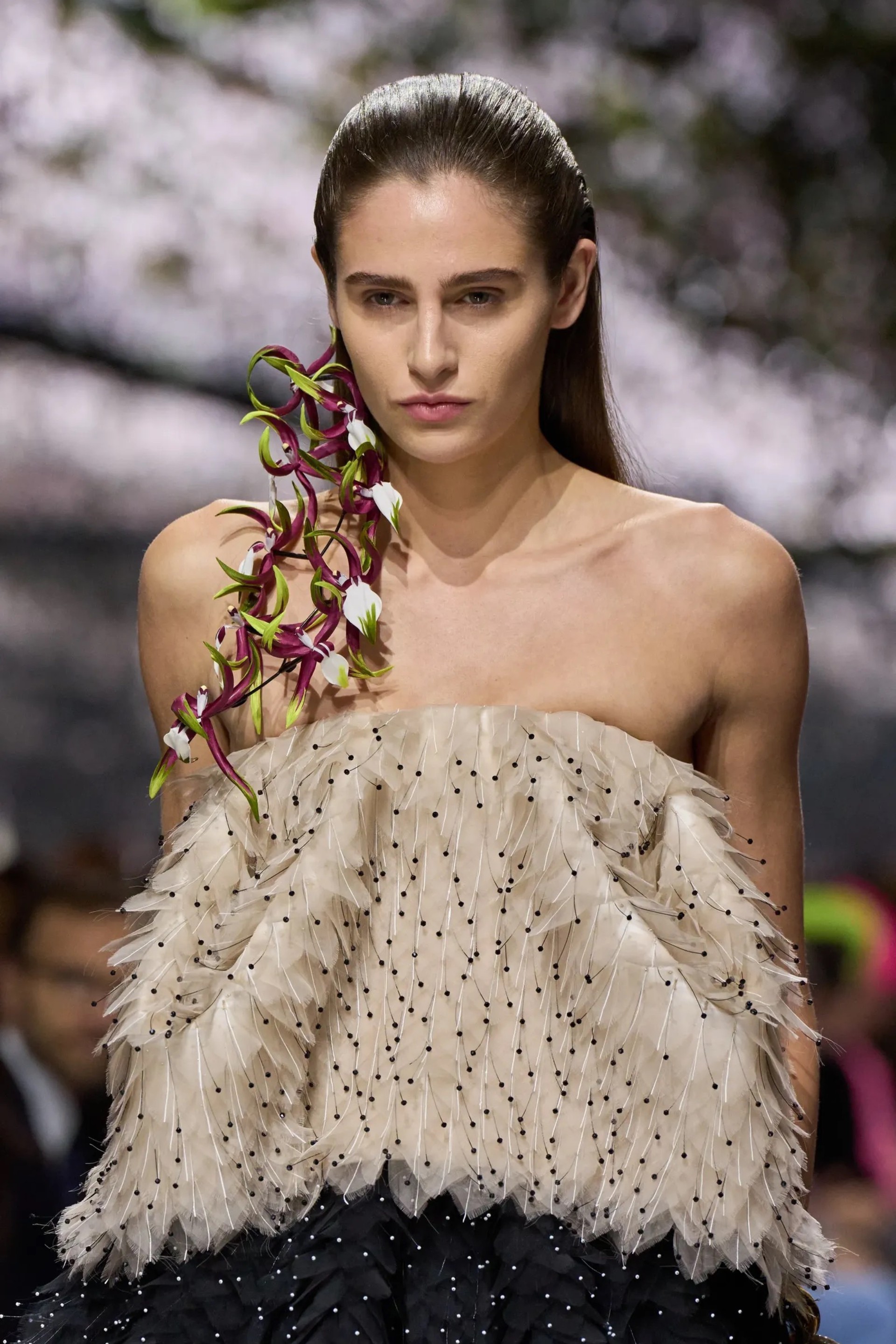 Hinh anh Lối trang điểm tối giản phủ sóng sàn diễn Haute Couture ngày đầu tiên 1