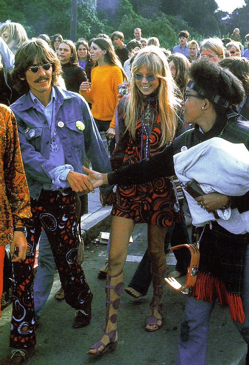 Hinh anh Andy Warhol từng nói rằng Edie là một ngôi sao vì cô cháy quá rực rỡ và chính sự rực rỡ ngắn ngủi ấy đã trở thành huyền thoại. 7