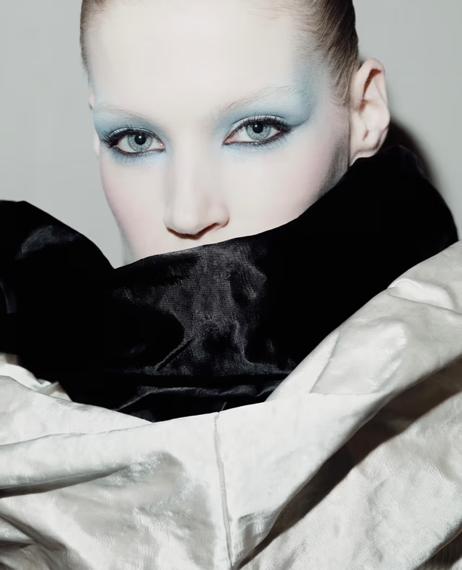 Hinh anh Bảng màu đa sắc trở thành xu hướng trang điểm chủ đạo của năm 2026 11