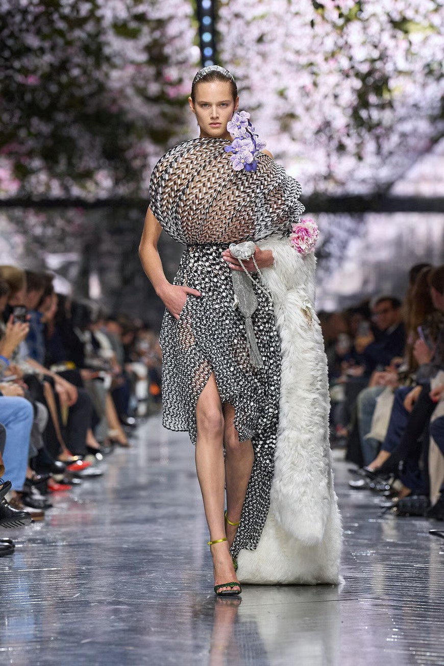 Hinh anh Jonathan Anderson và phép thử Haute Couture: “Kẻ dị biệt” học cách khiêm nhường tại Dior 29