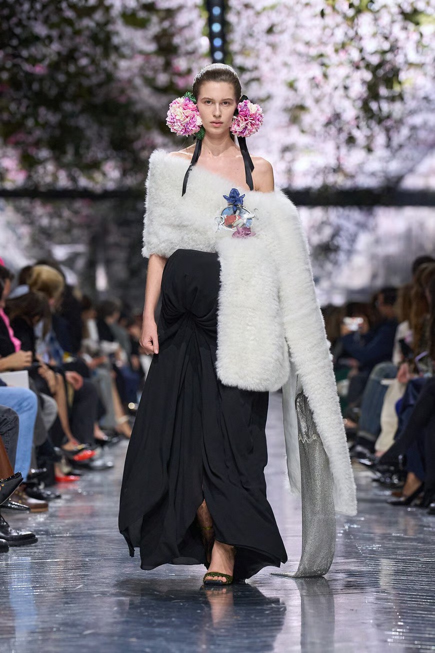 Hinh anh Jonathan Anderson và phép thử Haute Couture: “Kẻ dị biệt” học cách khiêm nhường tại Dior 9