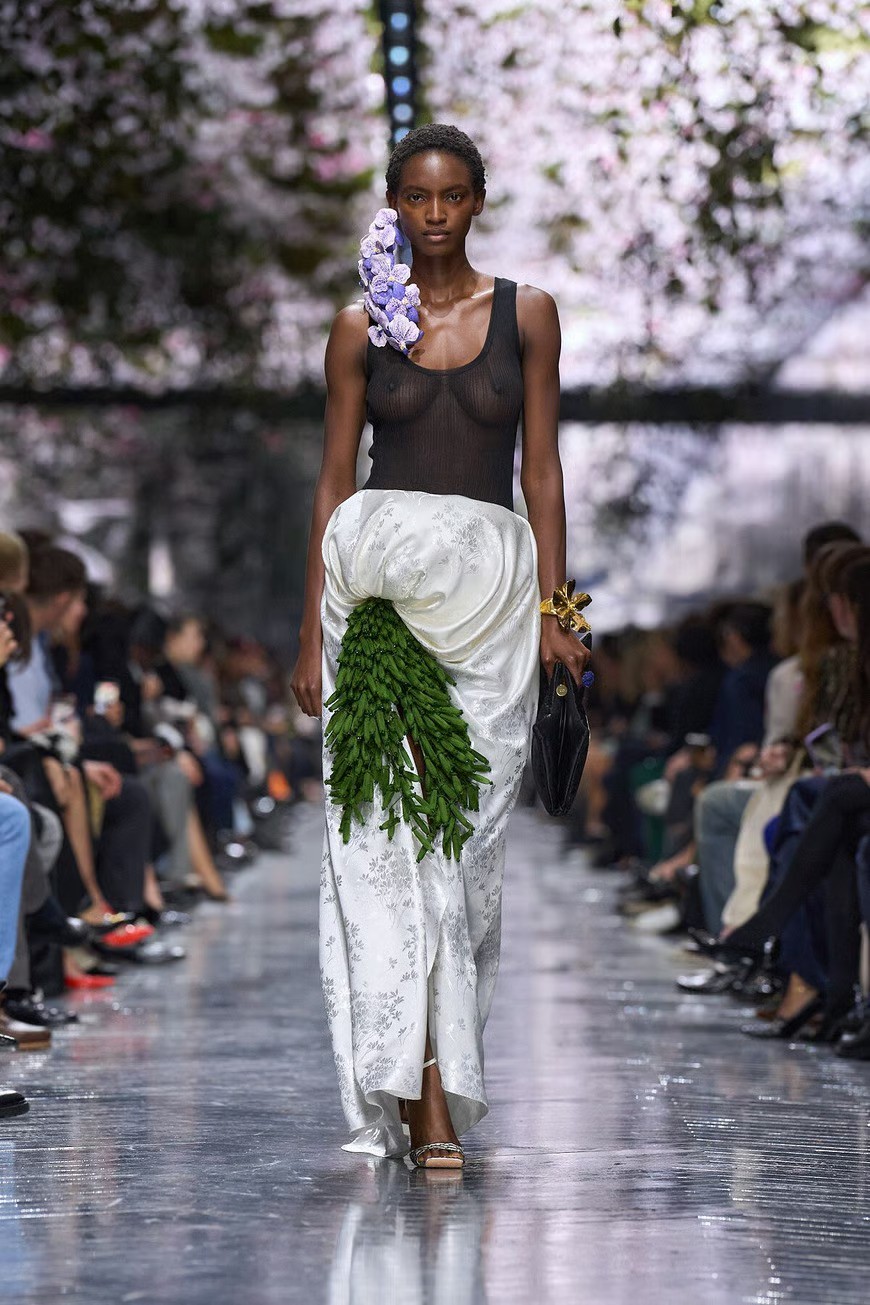 Hinh anh Jonathan Anderson và phép thử Haute Couture: “Kẻ dị biệt” học cách khiêm nhường tại Dior 18