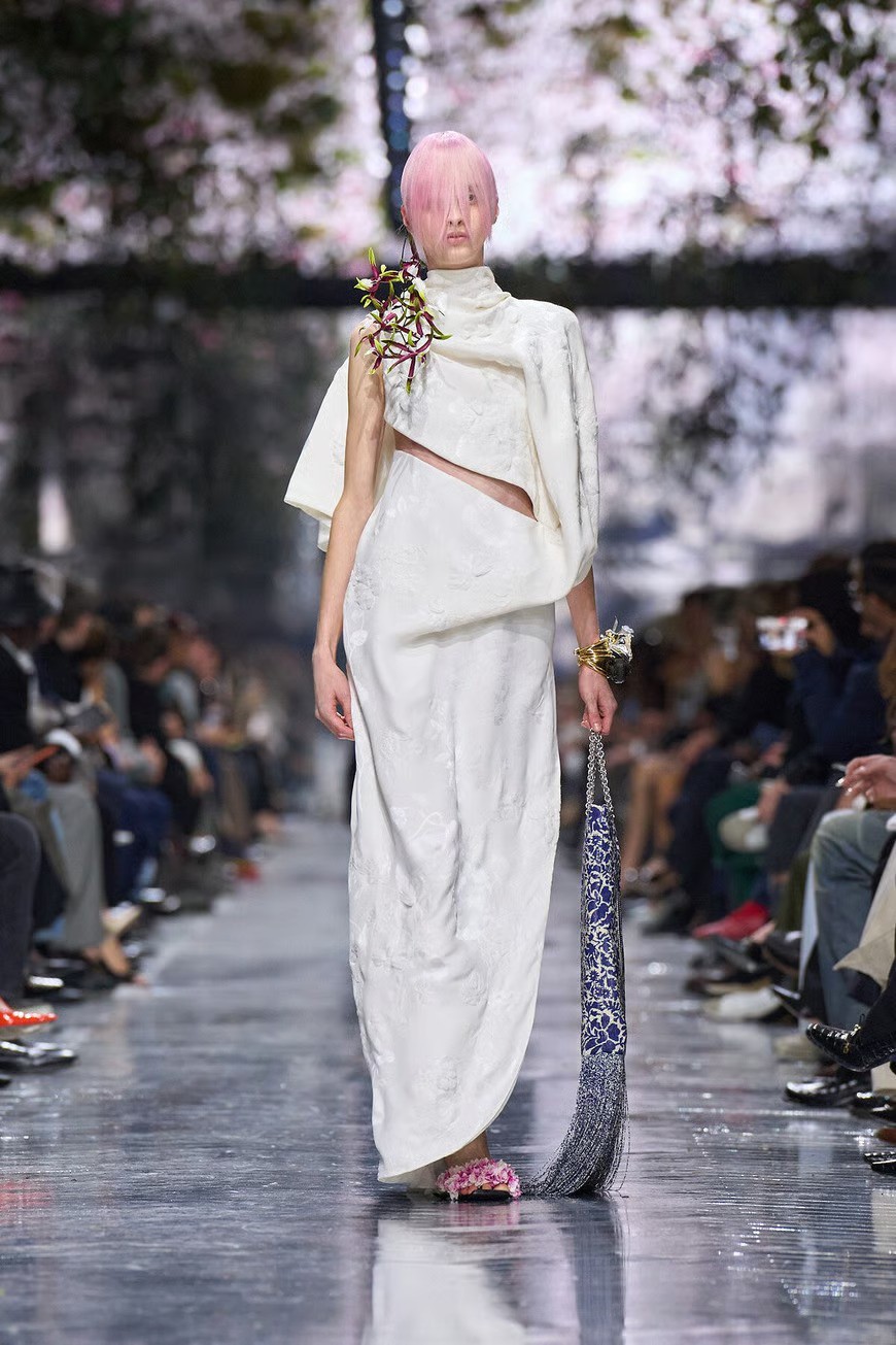 Hinh anh Jonathan Anderson và phép thử Haute Couture: “Kẻ dị biệt” học cách khiêm nhường tại Dior 33