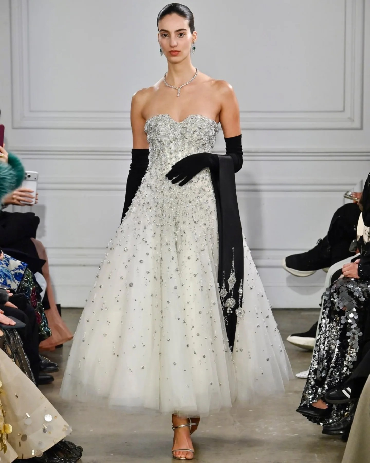 Hinh anh Phan Huy dệt nên giấc mộng hoàng triều với "Cành Vàng Lá Ngọc" tại Haute Couture SS26 21