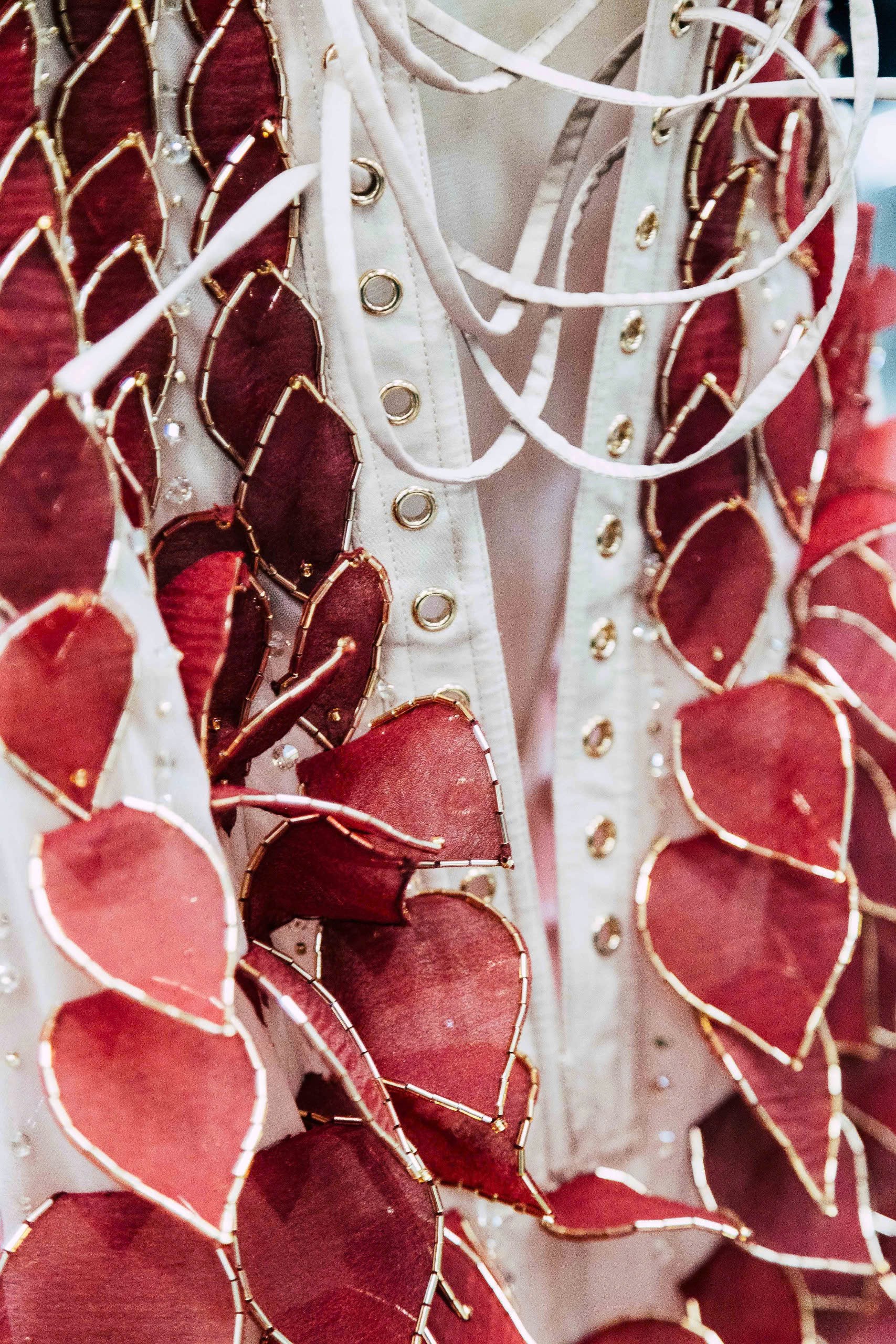 Hinh anh Phan Huy dệt nên giấc mộng hoàng triều với "Cành Vàng Lá Ngọc" tại Haute Couture SS26 11