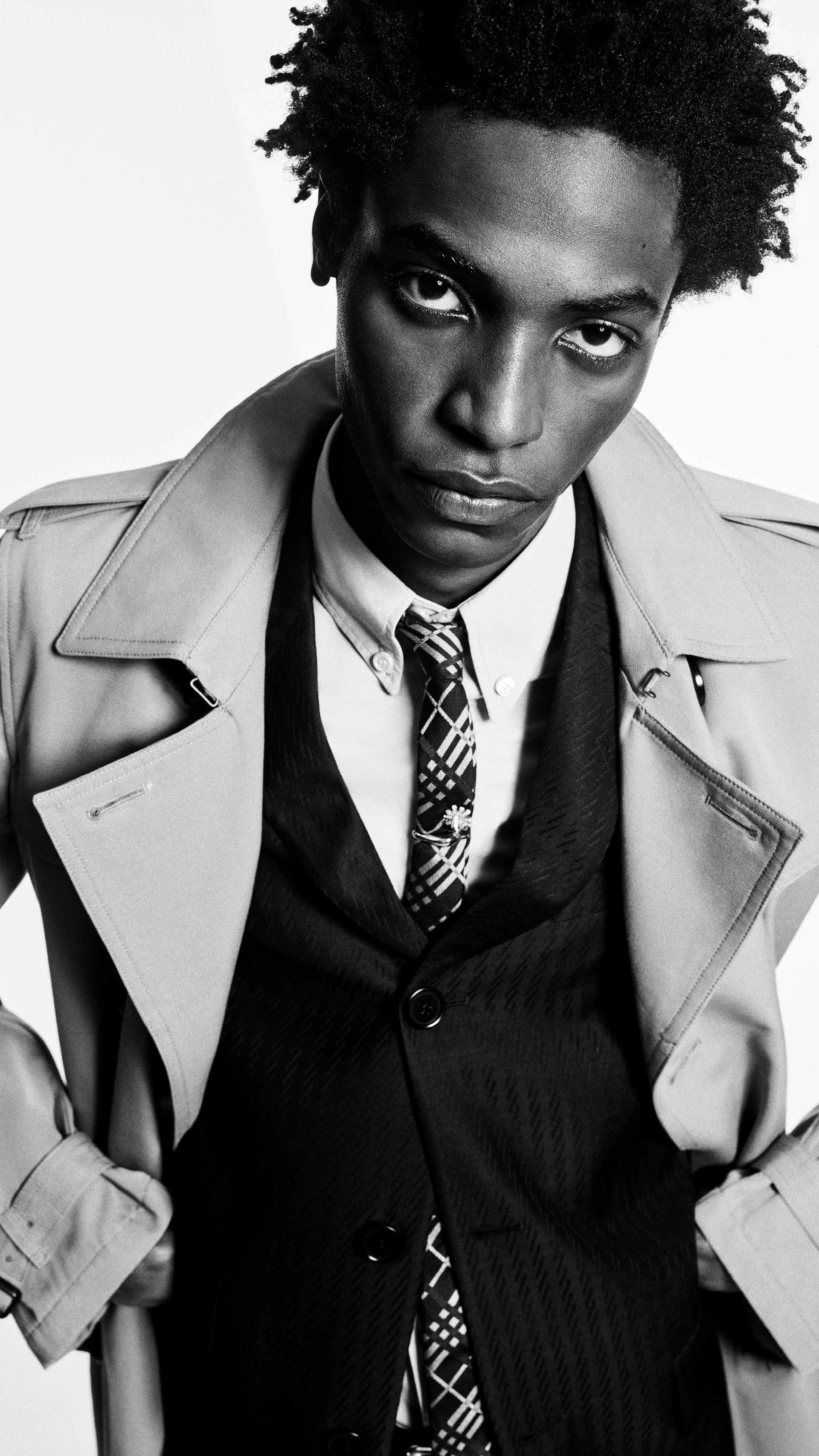 Hinh anh Burberry Unveils Its Summer 2026: Nhịp điệu Daniel Lee 9