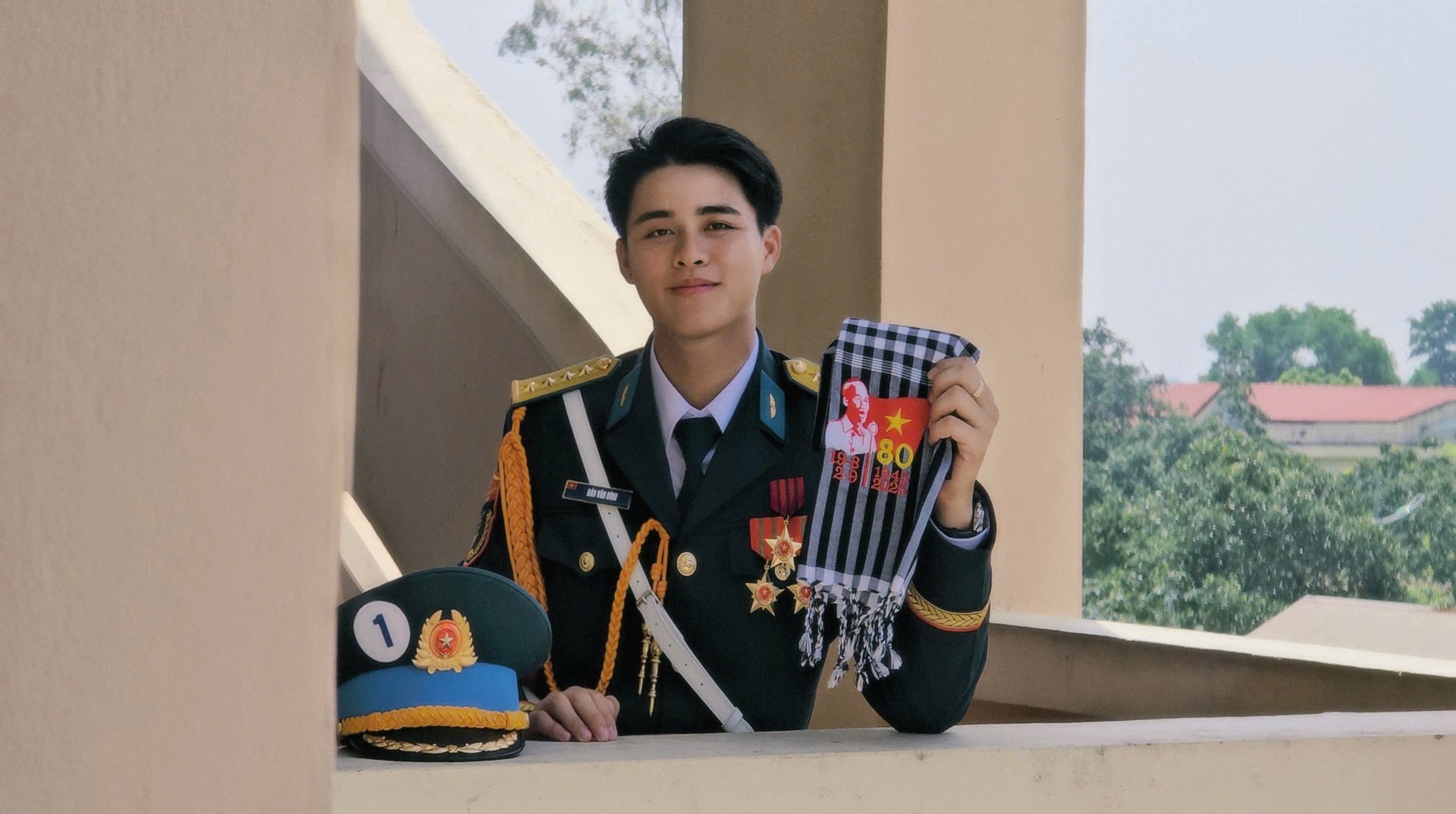 Hinh anh Cứ đi rồi sẽ có đường. Bởi trước khi trở thành một lối mòn, mọi con đường vốn dĩ không tồn tại. Chỉ cần ta bắt đầu bước đi, hành trình ấy tự khắc sẽ hình thành. 1