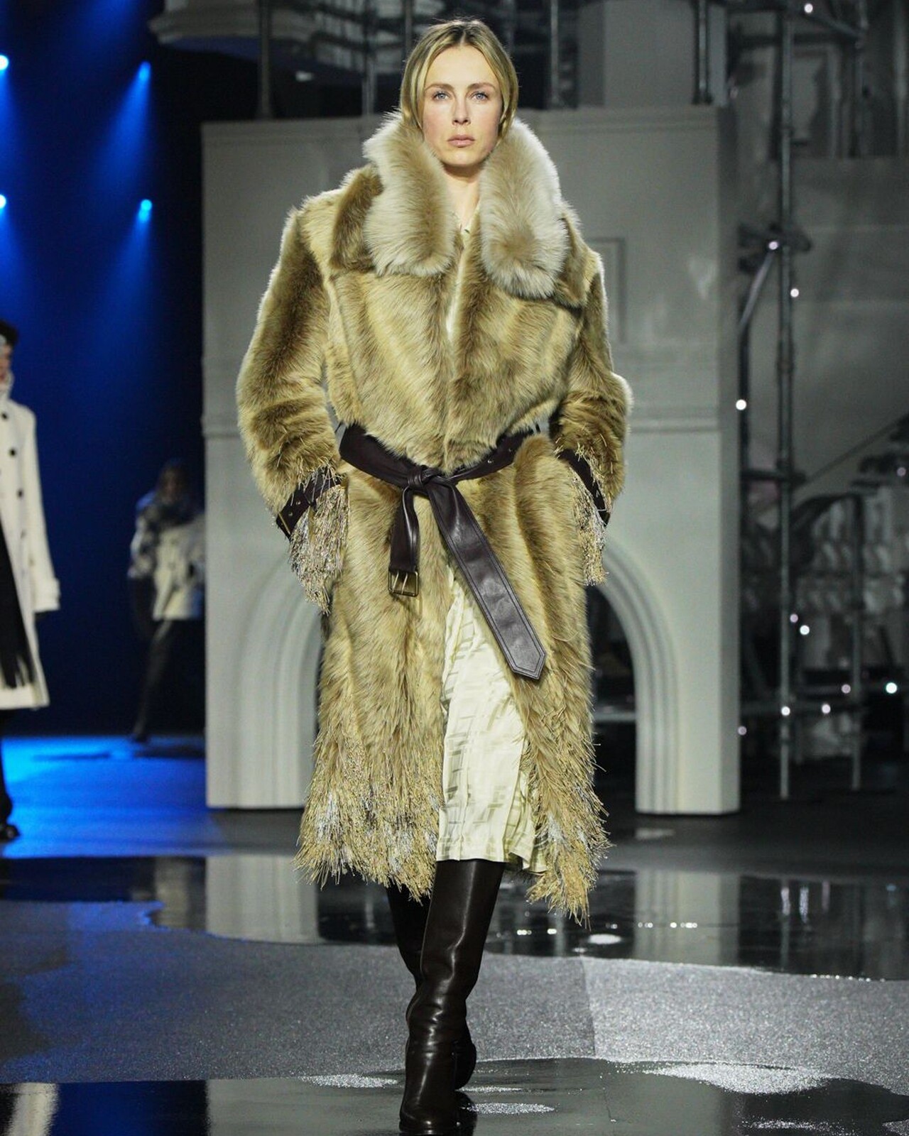 Hinh anh Burberry Thu 2026: Daniel Lee tái định vị di sản trench coat tại London Fashion Week 11