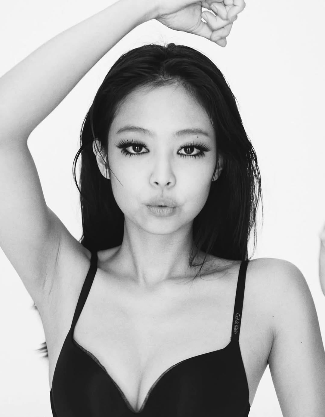 Hinh anh Liệu Jennie có thành công khởi xướng xu hướng mới với Y2K Dark Makeup? 6