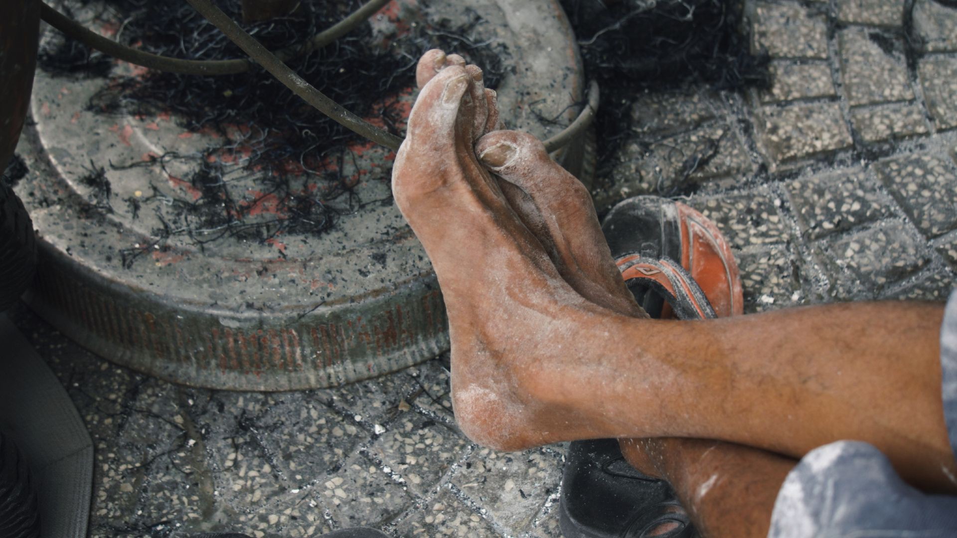 Hinh anh Nghề đánh bóng lư đồng: Tết đến từ những ánh vàng lư đồng và chiếc giẻ lau sẫm màu 9