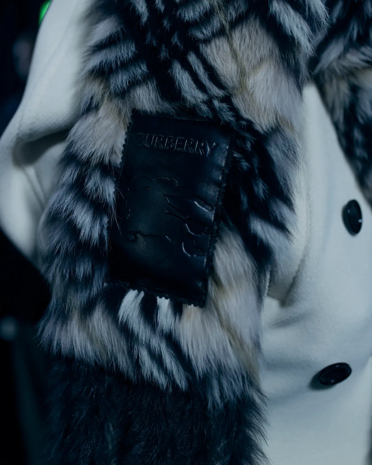 Hinh anh Burberry Thu 2026: Daniel Lee tái định vị di sản trench coat tại London Fashion Week 7