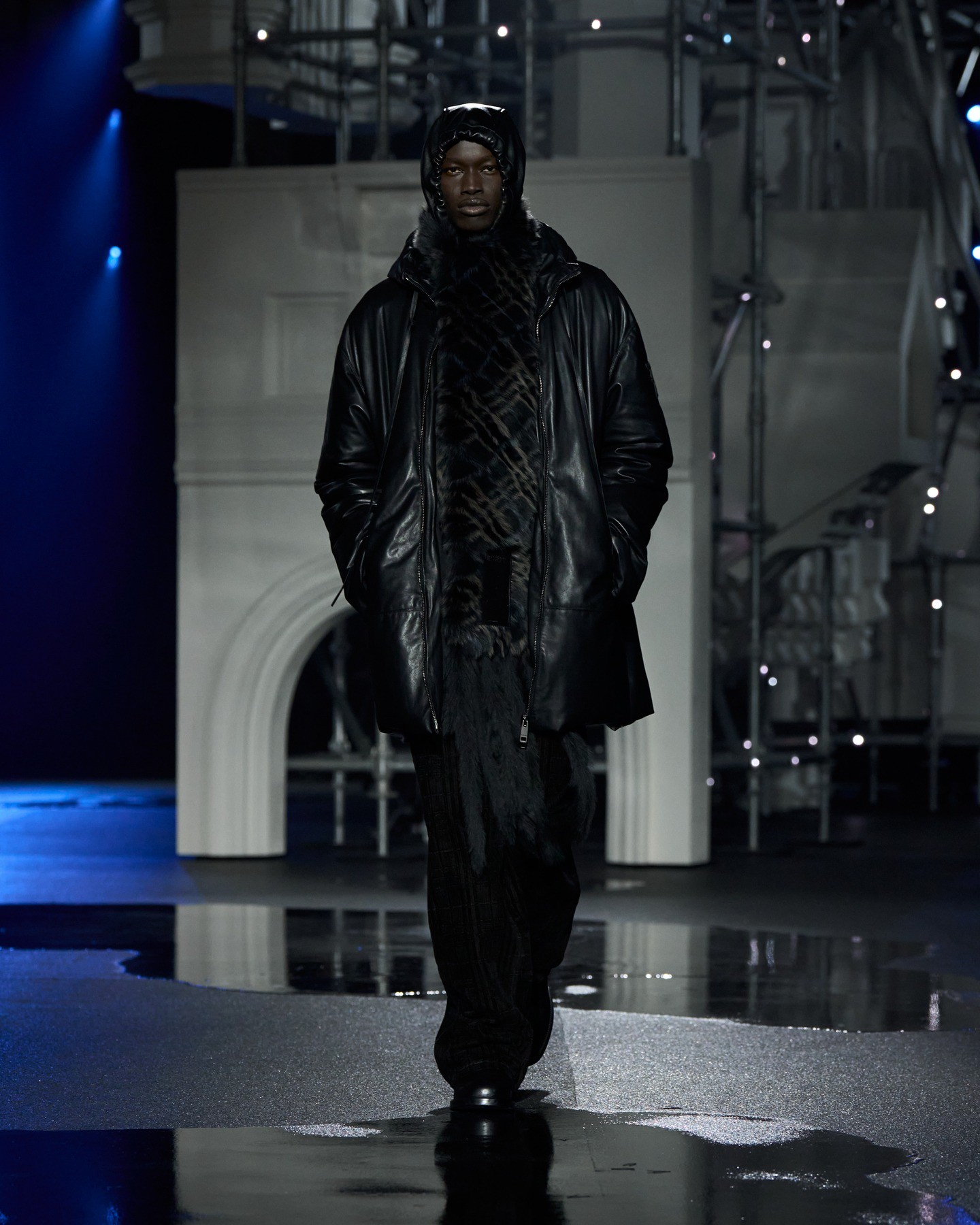 Hinh anh Burberry Thu 2026: Daniel Lee tái định vị di sản trench coat tại London Fashion Week 26