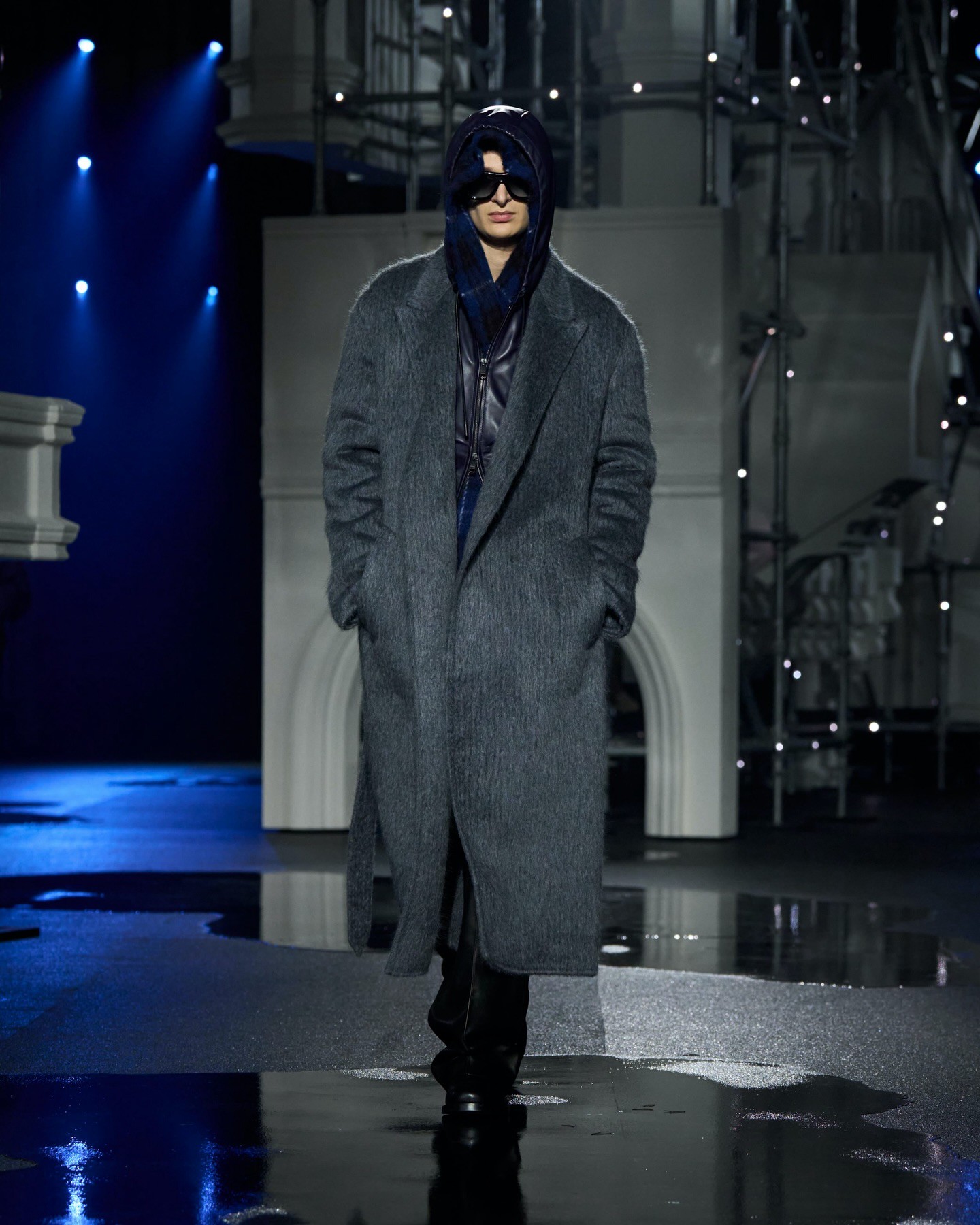 Hinh anh Burberry Thu 2026: Daniel Lee tái định vị di sản trench coat tại London Fashion Week 17