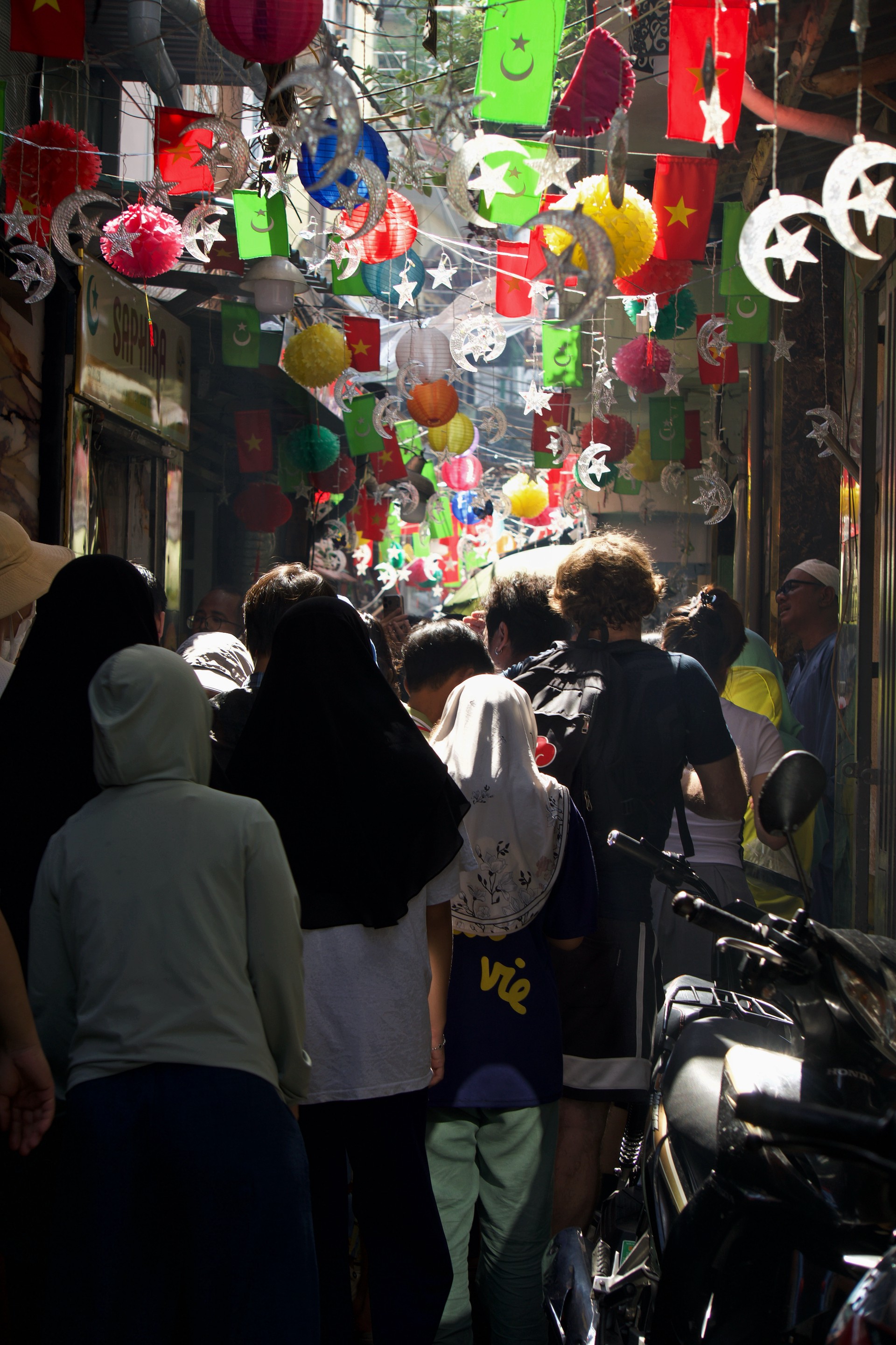 Hinh anh ‘Chợ ẩm thực Hồi giáo’ trong tháng chay Ramadan: Nhịp đập đức tin giữa phố thị 1