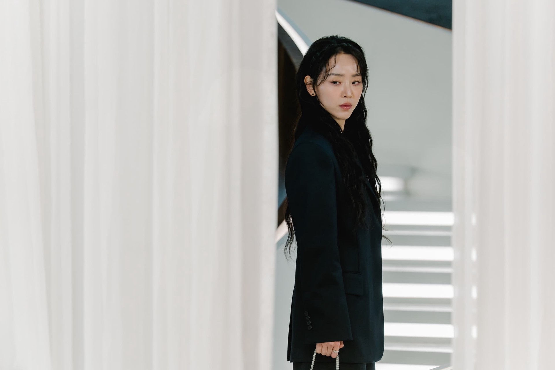 Hinh anh “Nghệ thuật lừa dối của Sarah”: Shin Hye Sun biến hóa khôn lường 4