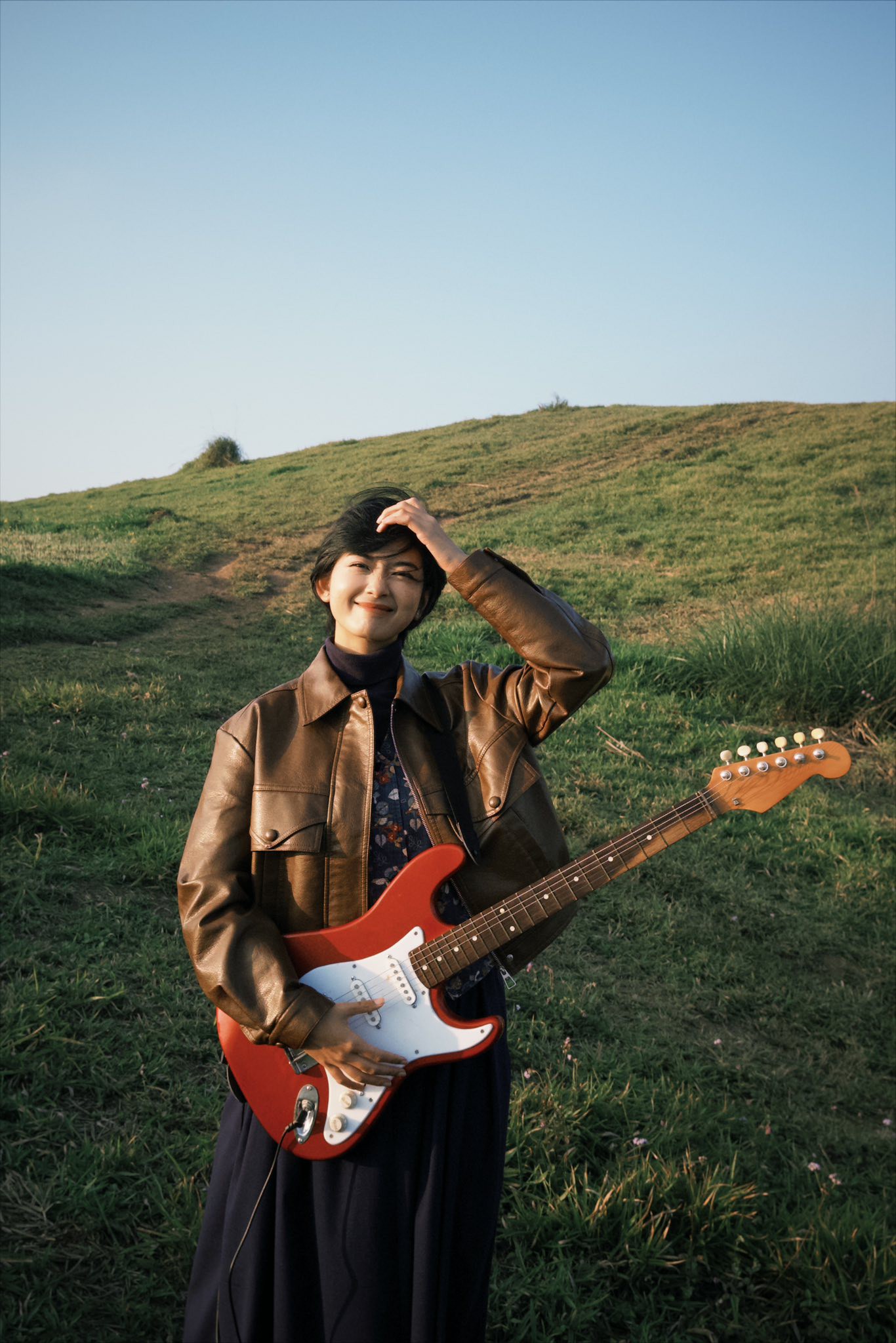 Hinh anh Nếu các gia đình khác đêm giao thừa có thể ăn cơm tất niên, xem Táo Quân, thì gia đình tôi đón Tết rất khác. Mấy mẹ con đi làm, một mình ba ở lại thành phố. Tết đến, bạn bè xúng xính quần áo mới đi chơi, còn đó lại là lúc tôi thấy mình xấu nhất - diễn viên Ngọc Xuân. 4