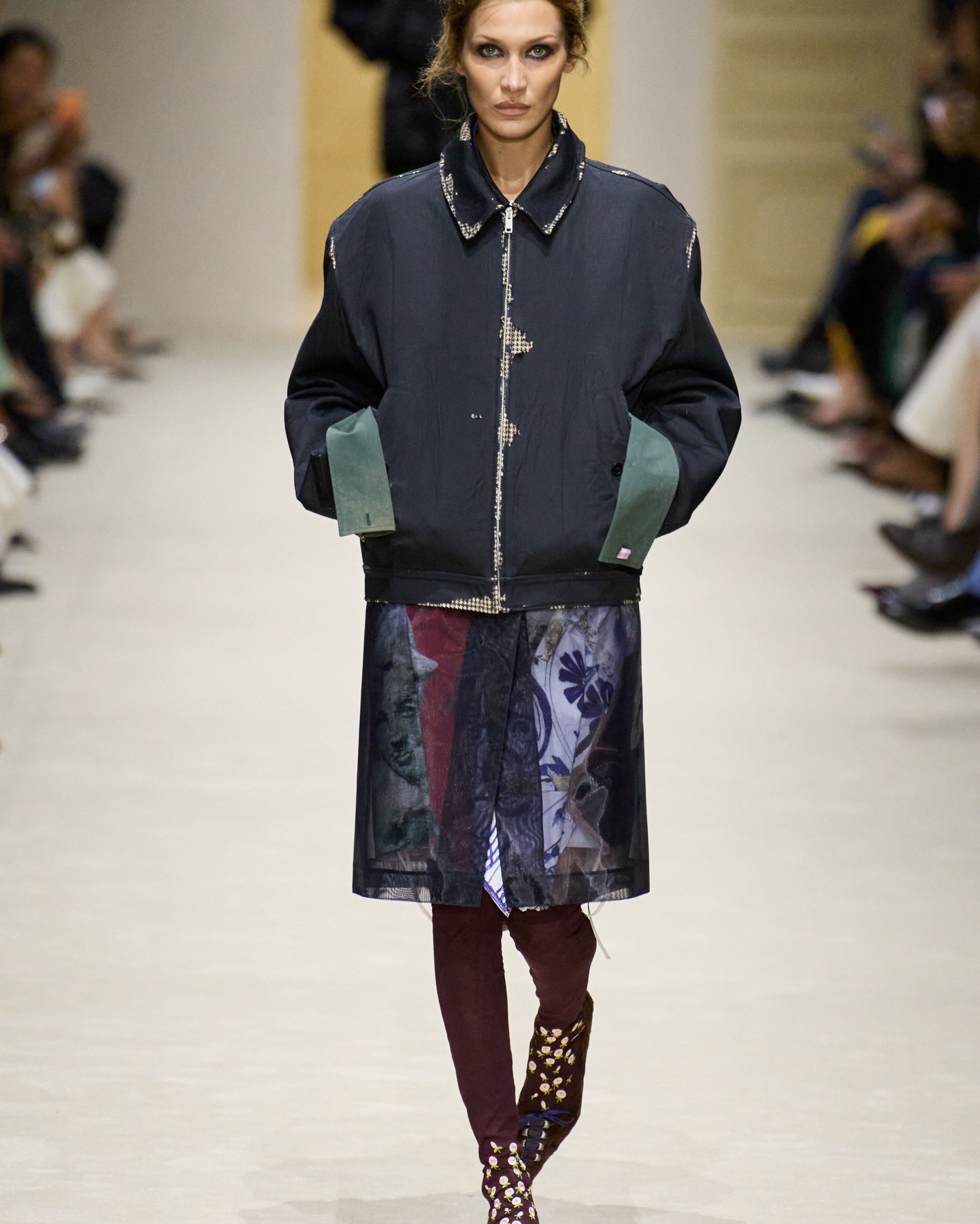 Hinh anh Prada FW 2026: Nghệ thuật layering từ sàn diễn đến đời sống đương đại 15