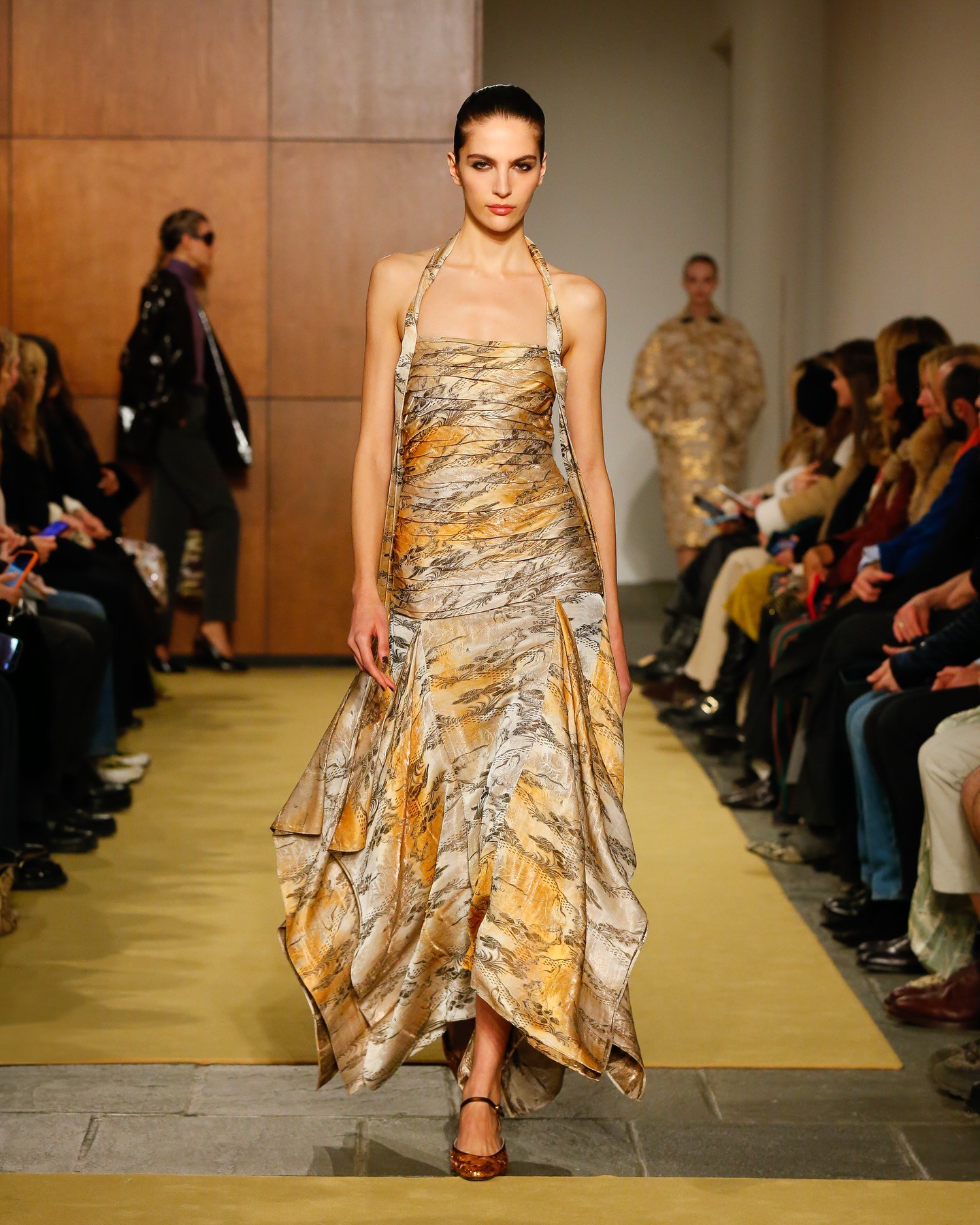 Hinh anh Tory Burch Fall/ Winter 2026: Bàn về sự trường tồn 26