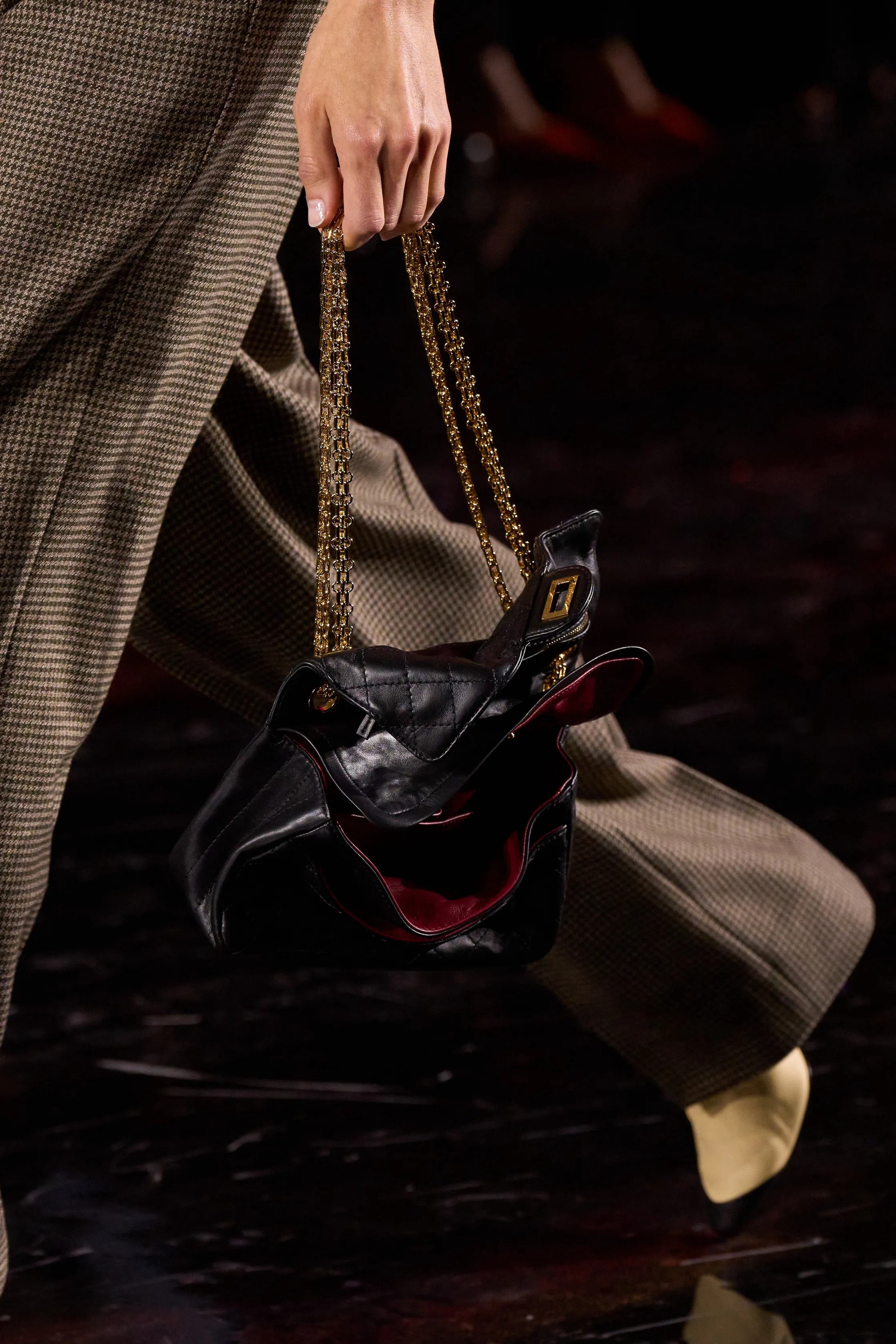 Hinh anh Chiếc túi 2.55 qua nhãn quan của Matthieu Blazy 1