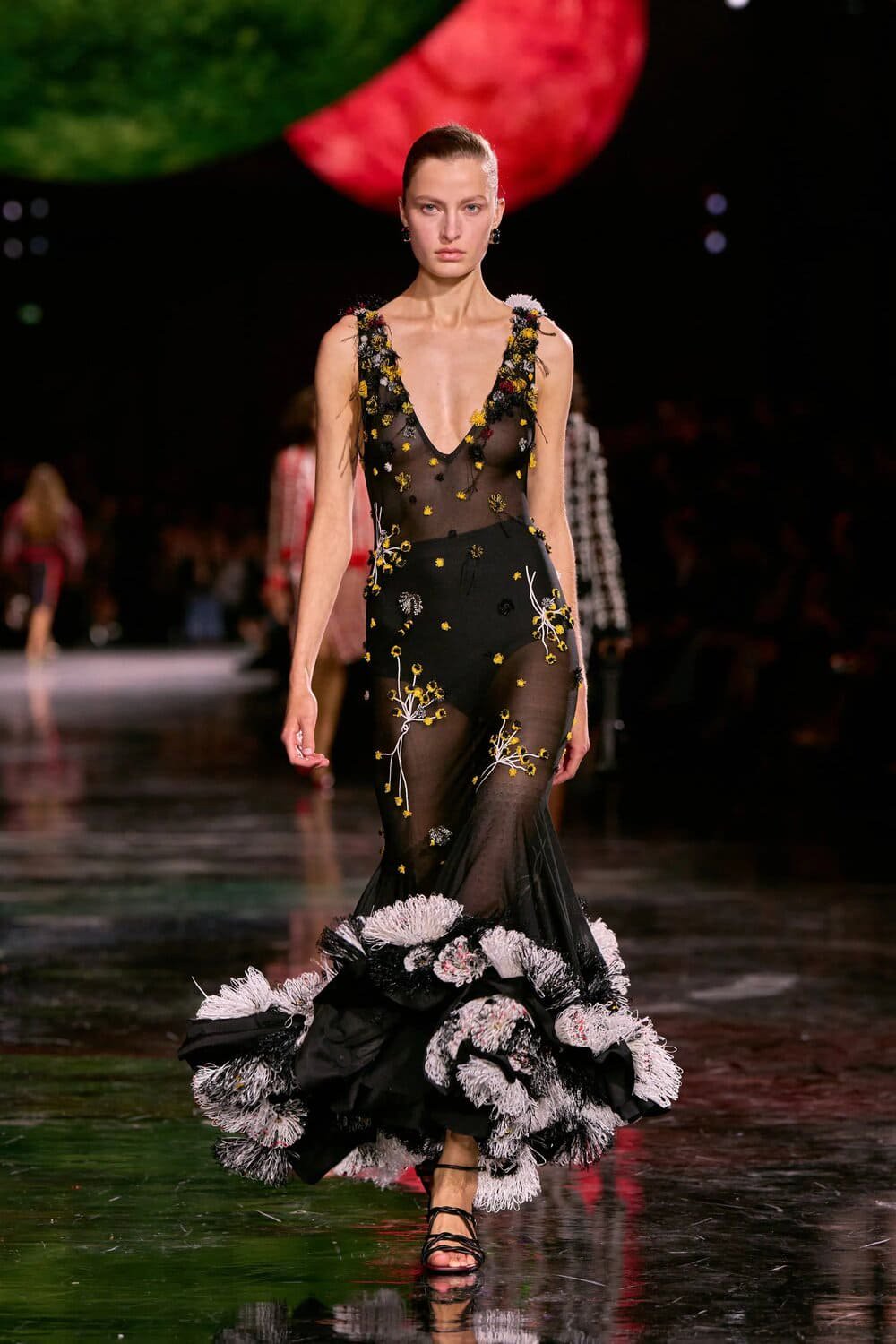 Hinh anh Người mẫu ngoại cỡ có đang dần vắng bóng trên các sàn diễn thời trang lớn? 4